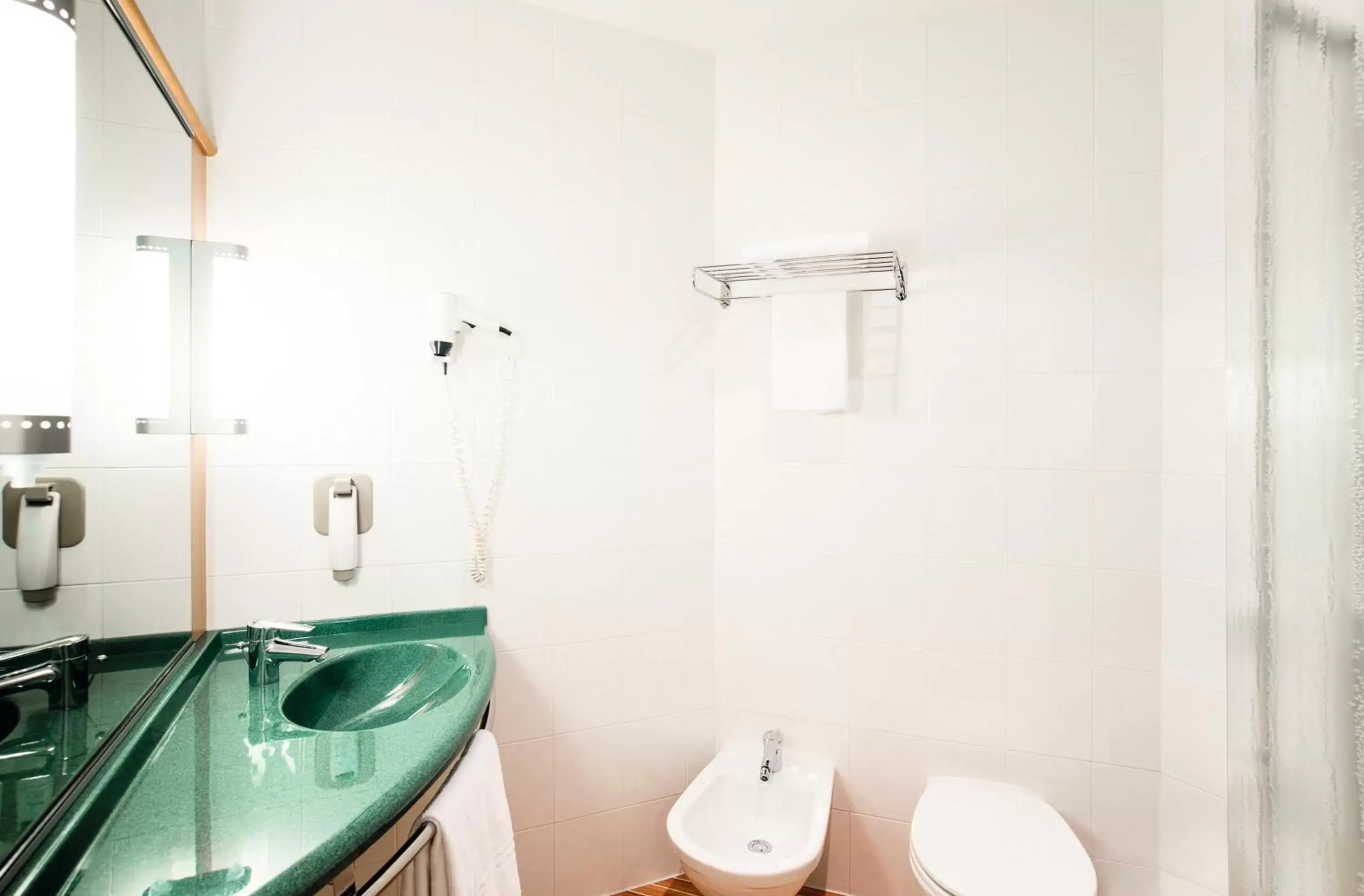 Bathroom in Ibis Como Bathroom in Ibis Como