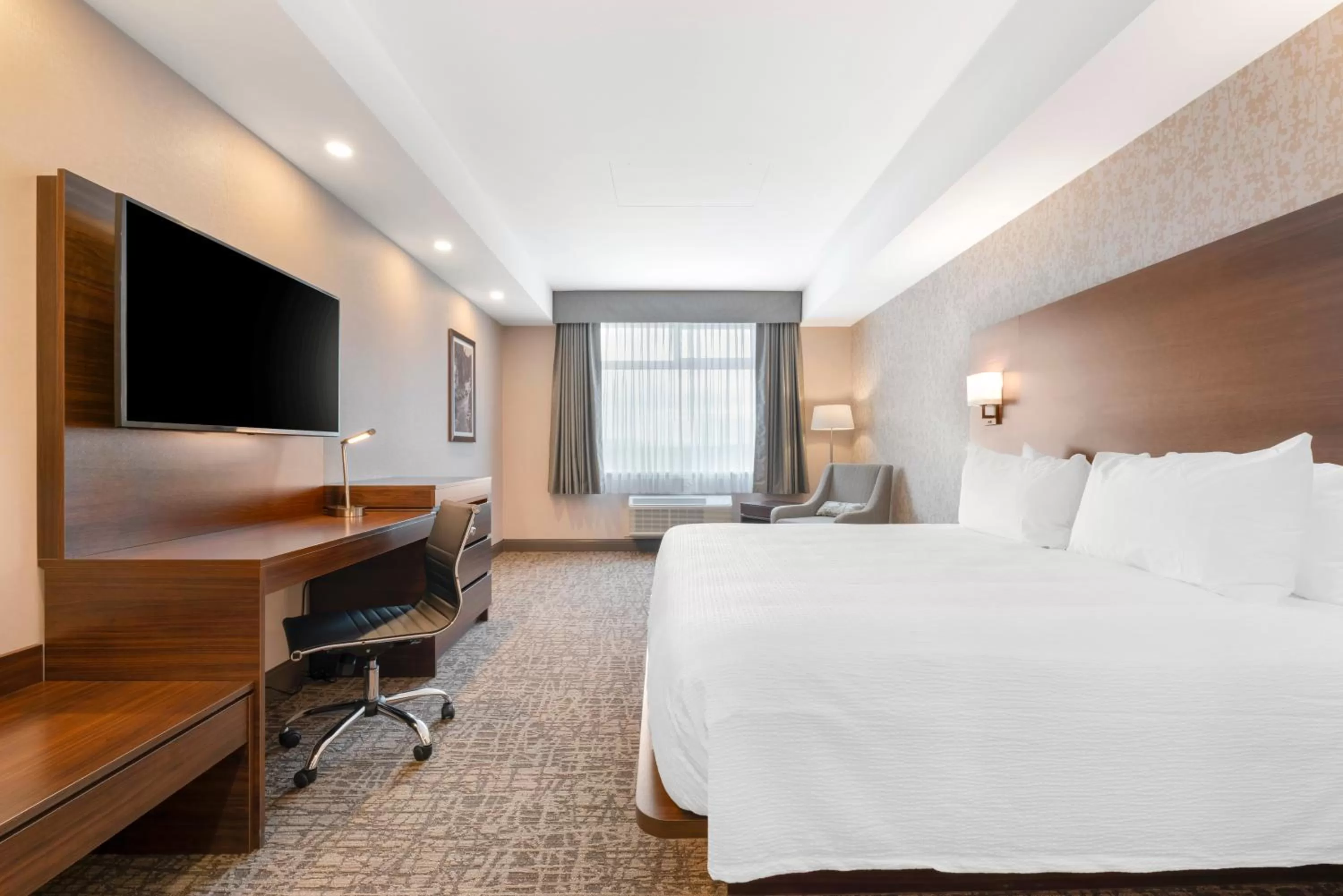 TV and multimedia, Bed in Best Western PLUS Mission City Lodge