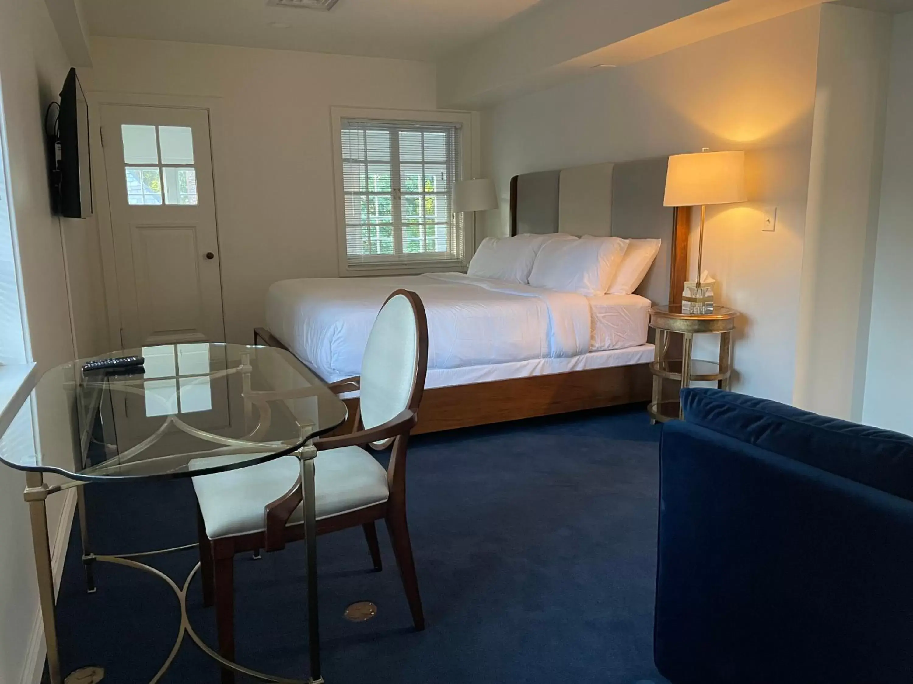 Family Room with Private Bathroom in The Argus Hotel & Cocktail Lounge Family Room with Private Bathroom in The Argus Hotel & Cocktail Lounge