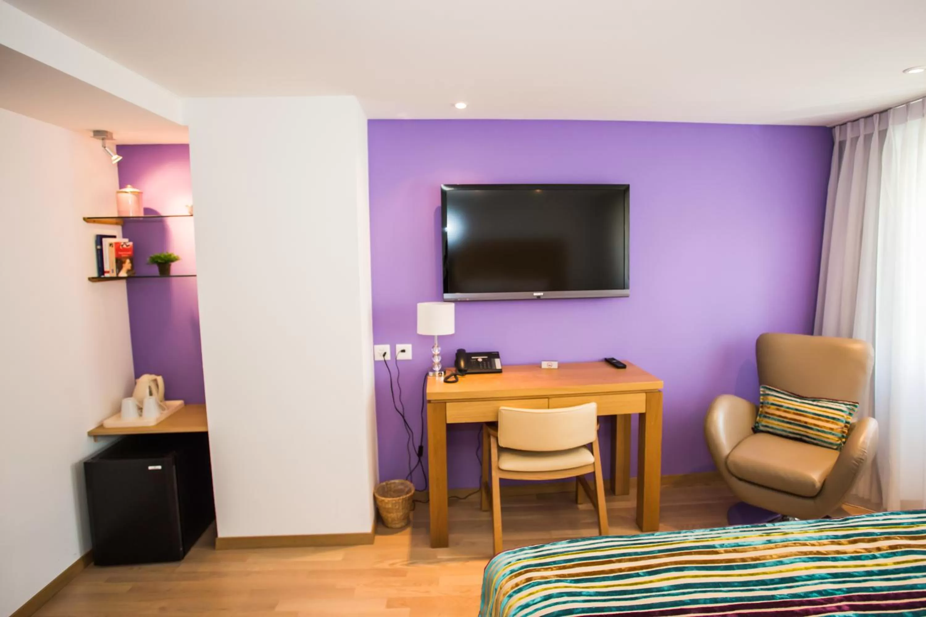 TV and multimedia, Bed in Guest House Le Charlot