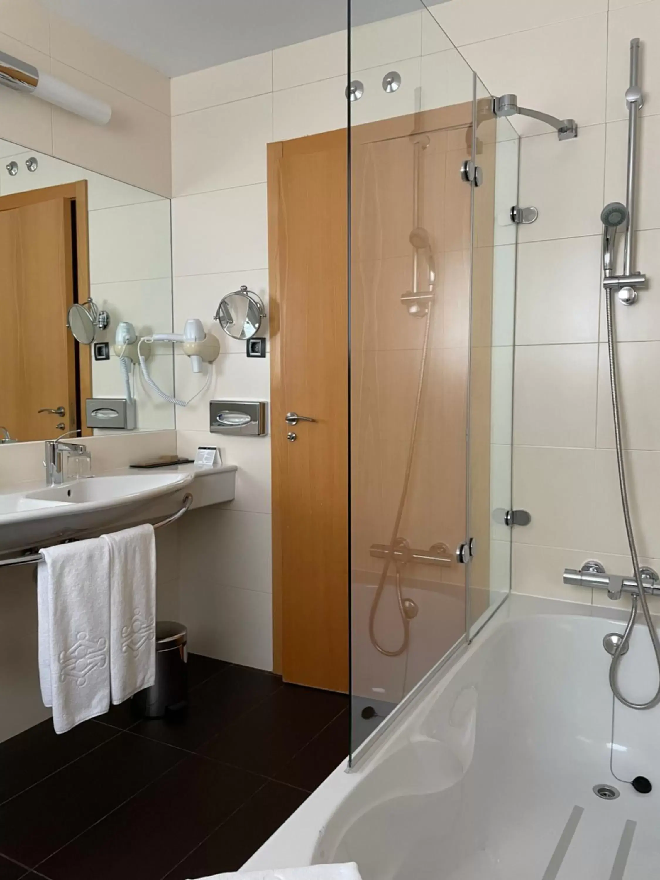 Bathroom in Parador de Puebla de Sanabria