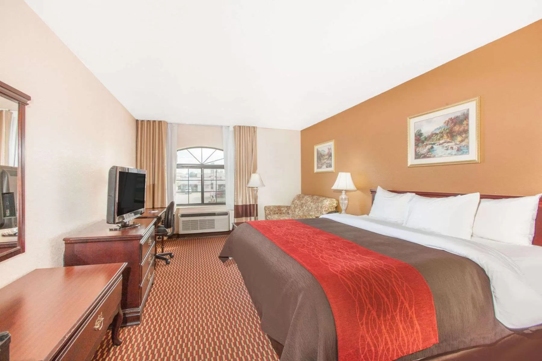 Bed in Quality Inn & Suites Oklahoma City North