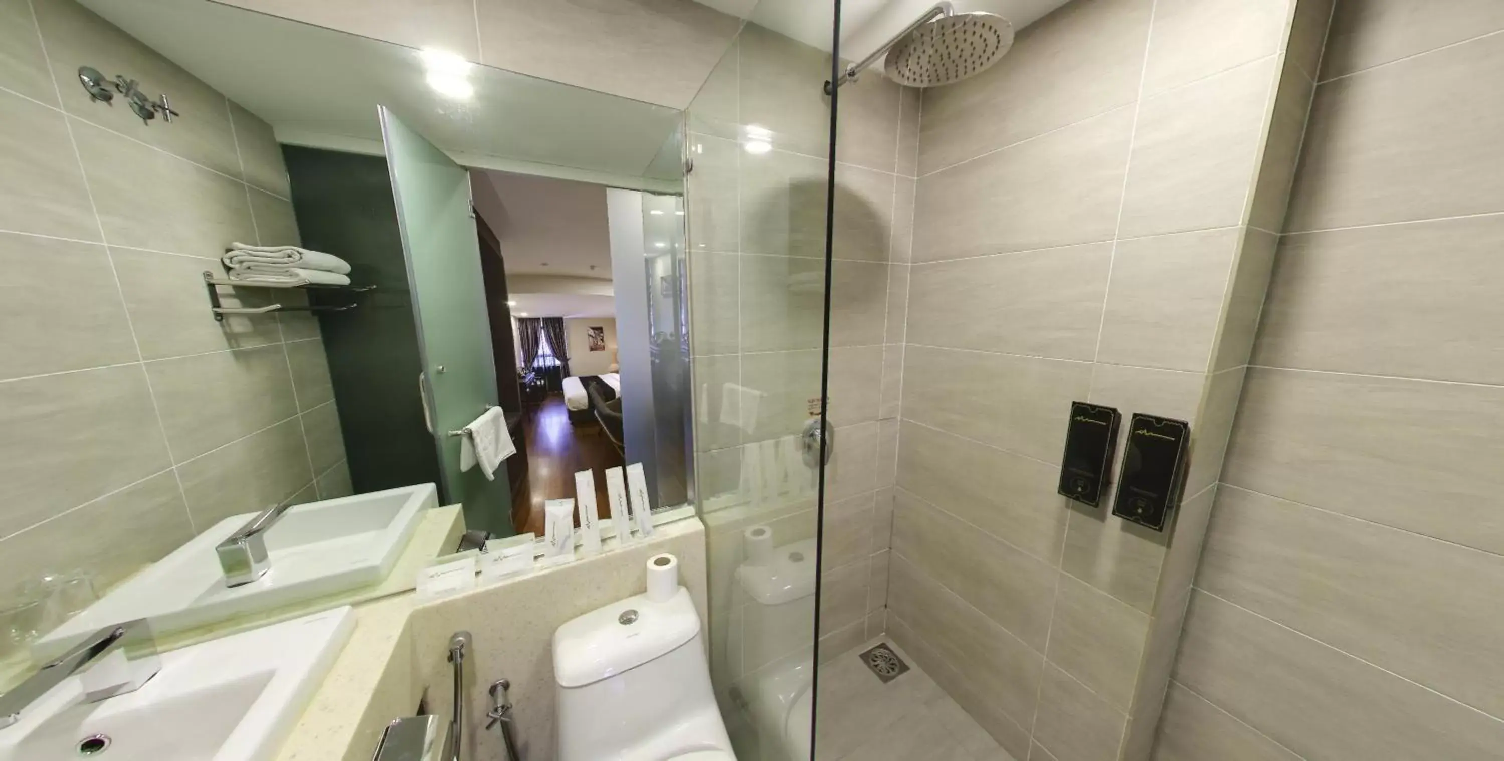 Bathroom in Manhattan Business Hotel Damansara Perdana