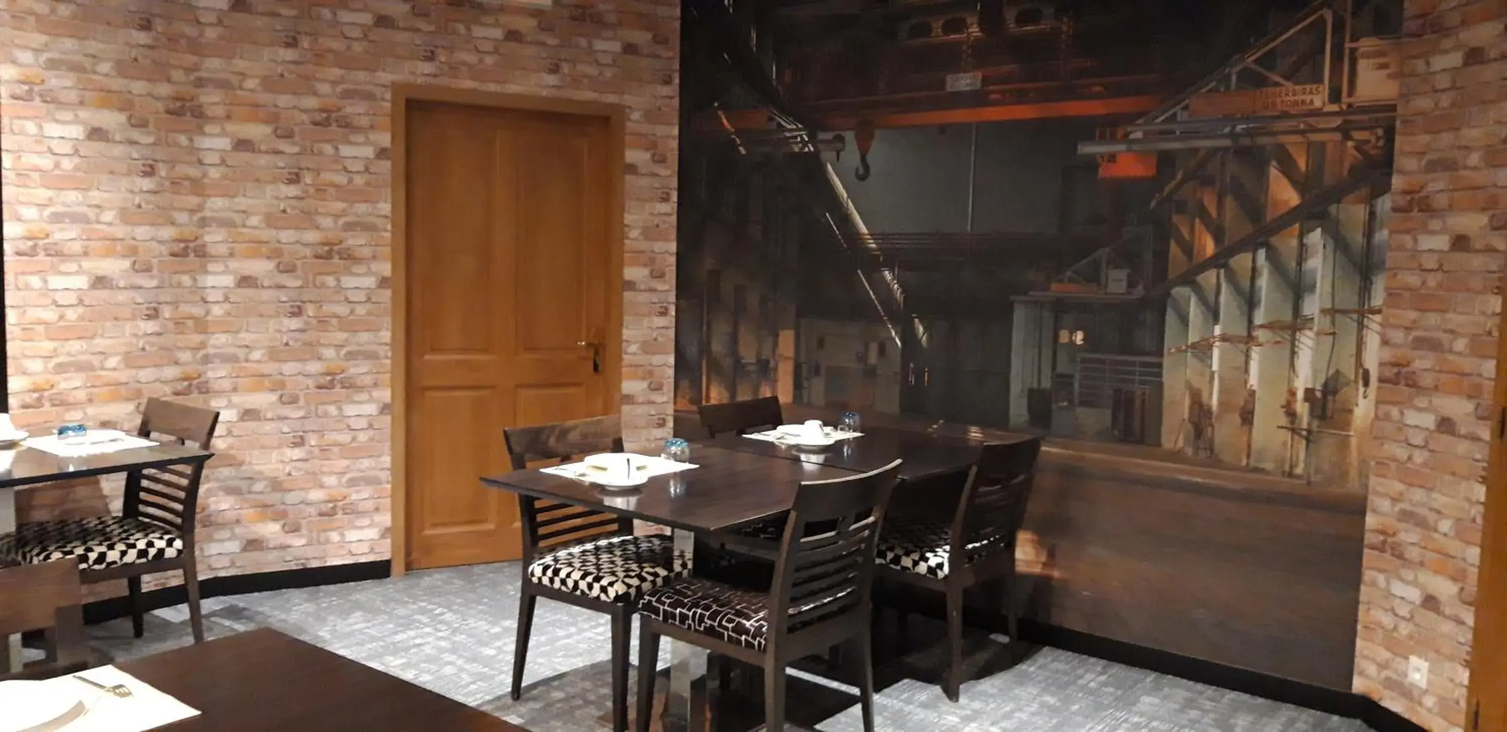 Lounge or bar, Restaurant/Places to Eat in Hôtel Cositel, Coutances