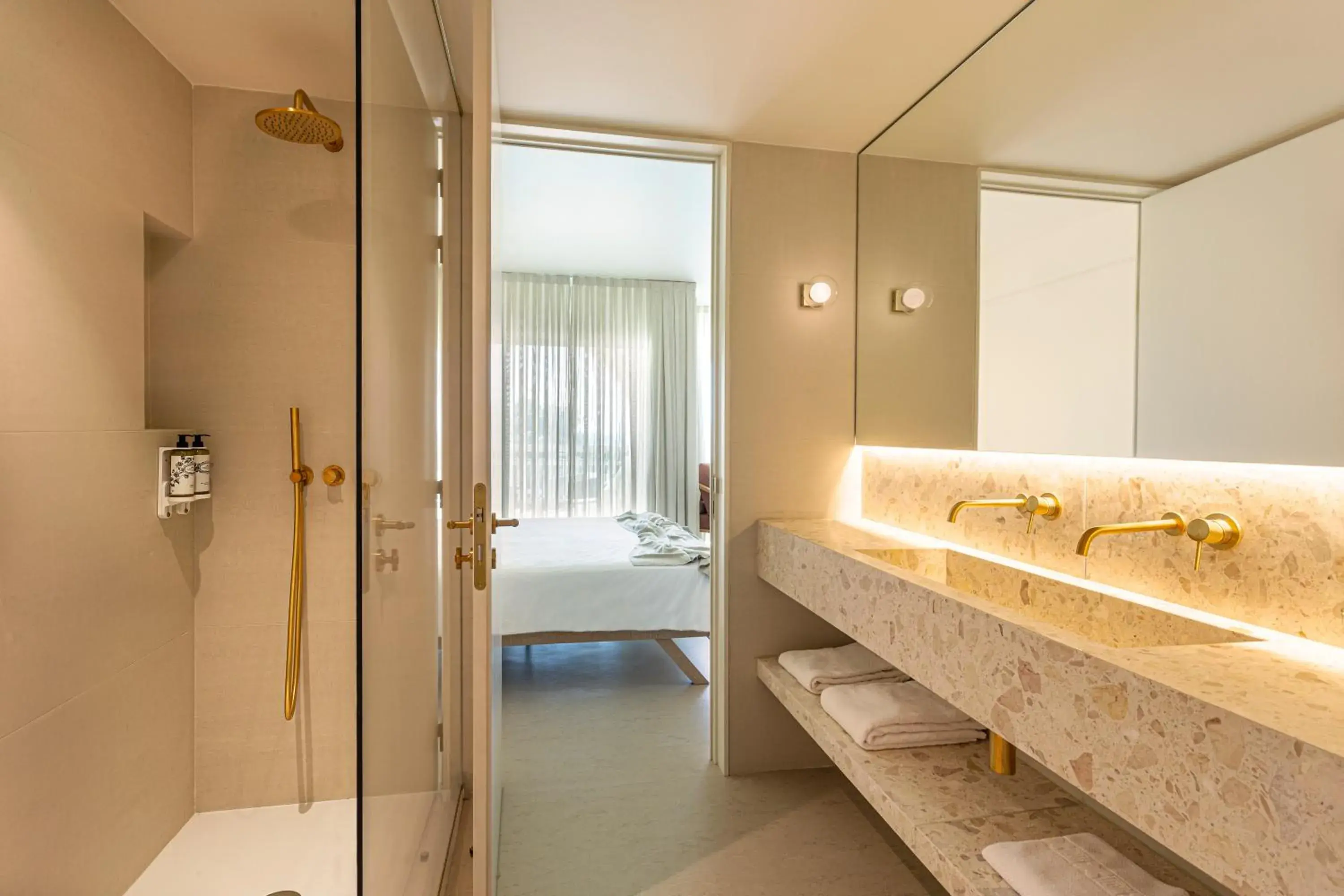 Shower, Bed in OZADI Altura Beach Resort - Eurotel Altura Shower, Bed in OZADI Altura Beach Resort - Eurotel Altura