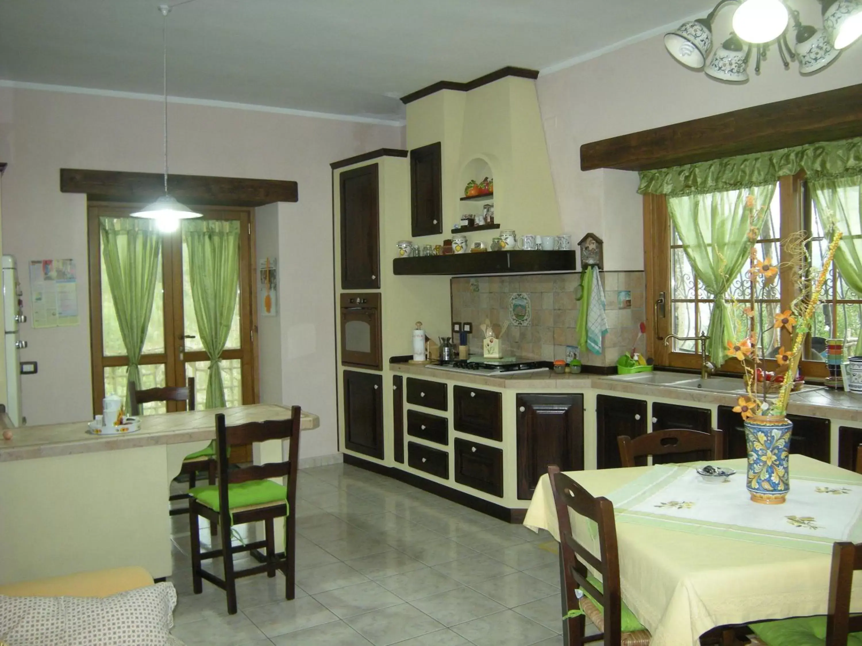 Communal kitchen, Dining Area in B&B Il Ghiro-Country House