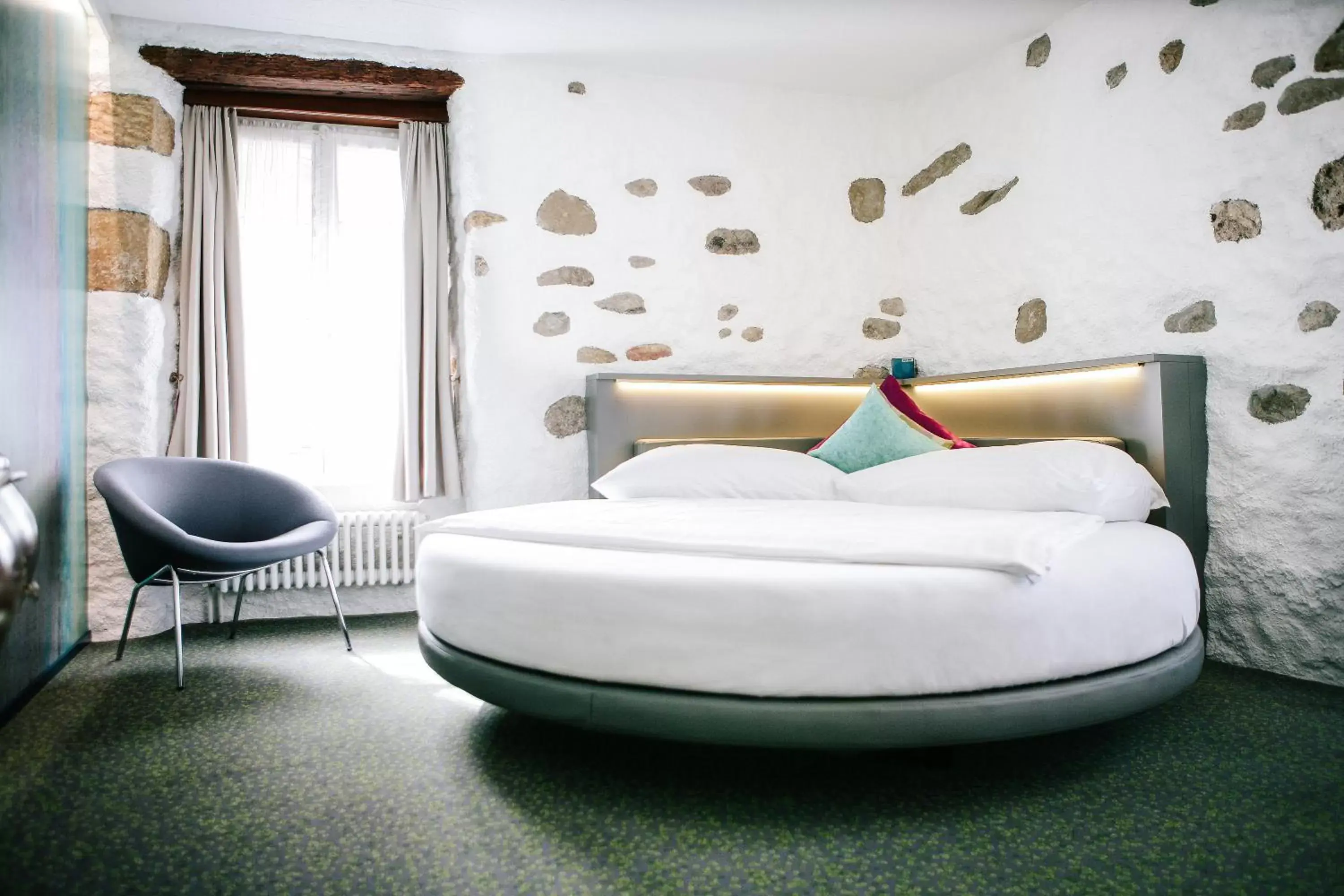 Bed in Hotel Murtenhof & Krone