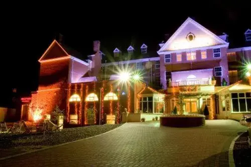 Facade/entrance, Property Building in The Royal Hotel