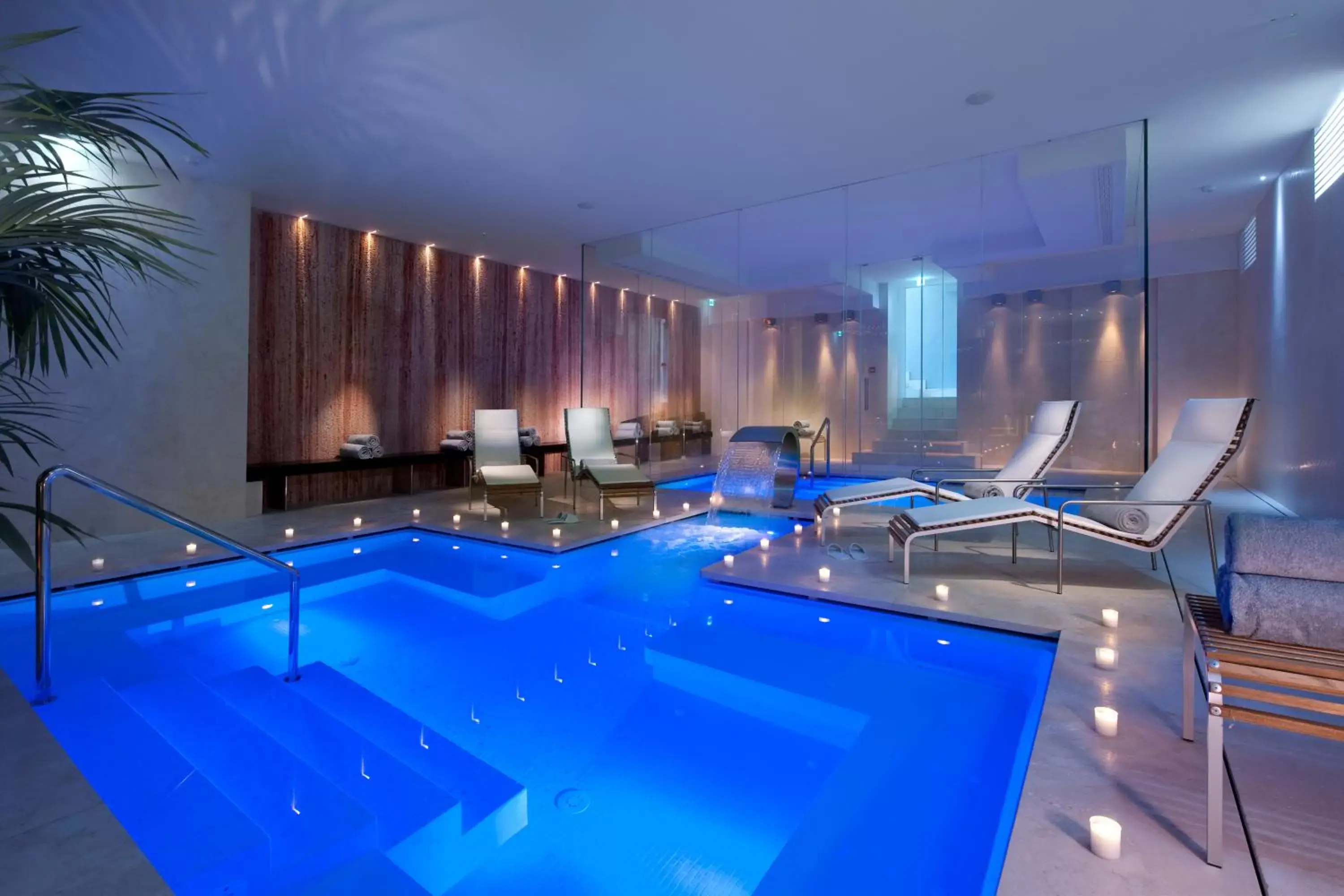 Hot Tub, Swimming Pool in Grand Hotel Des Bains