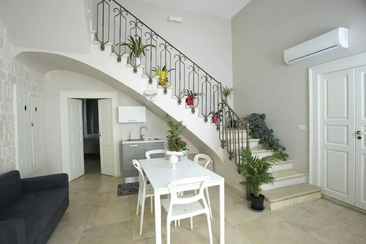 Dining Area in b&b San Nicandro