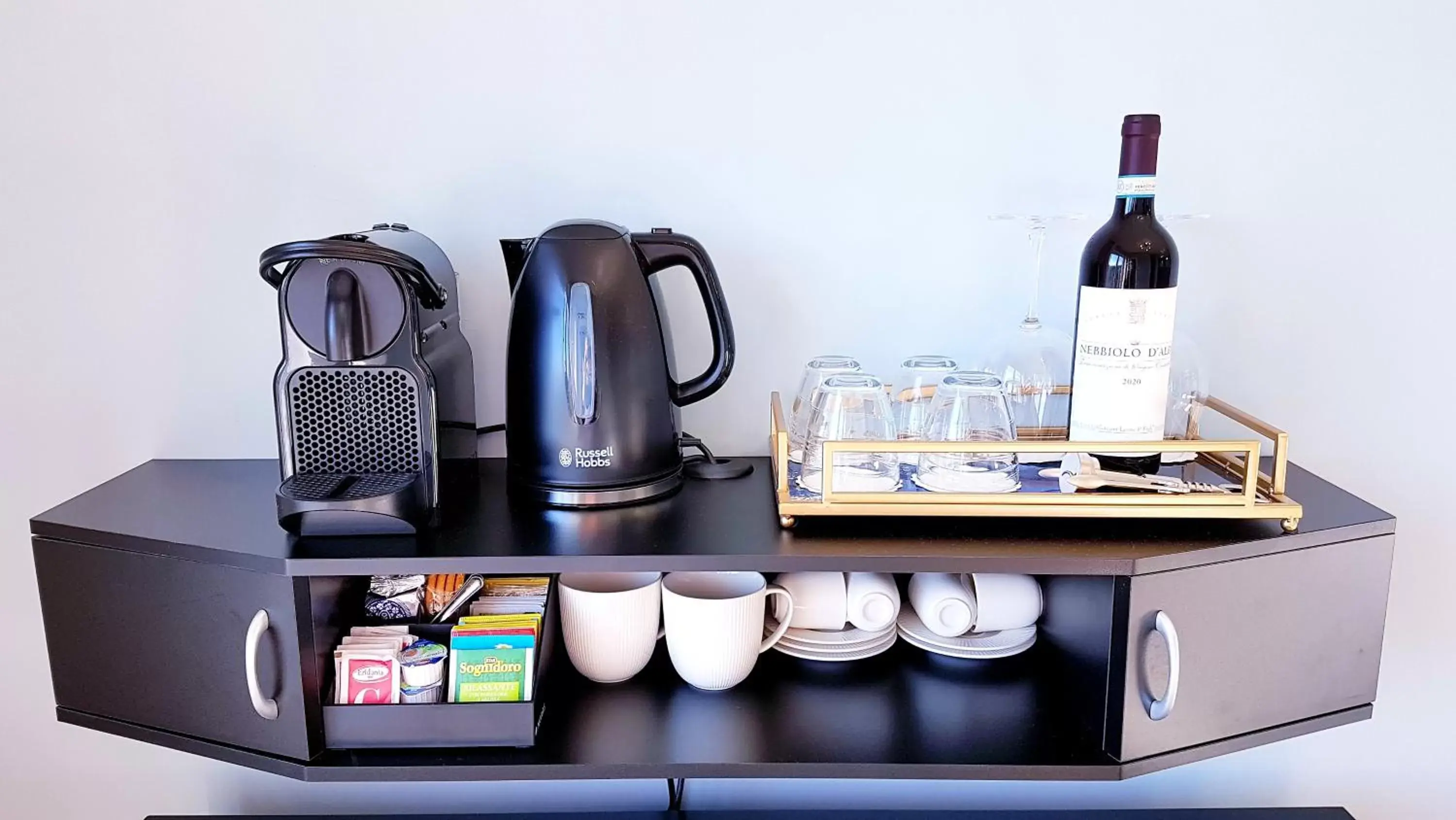 Coffee/tea facilities in Villa Bellavista Alba, B&B