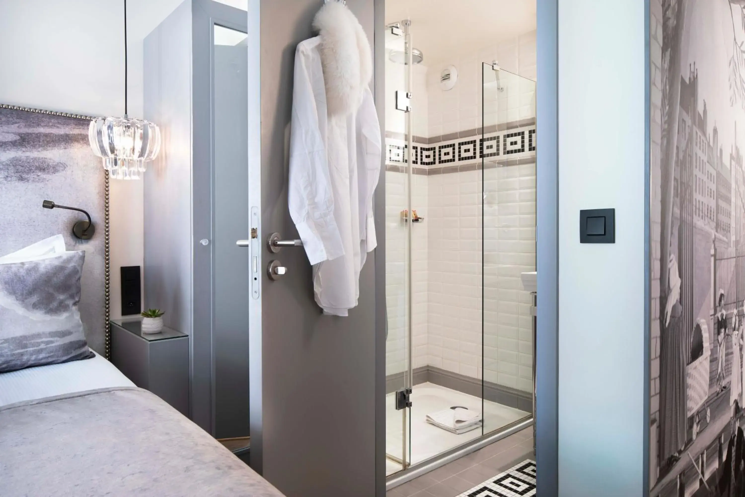 Shower, Bathroom in Hotel Monsieur