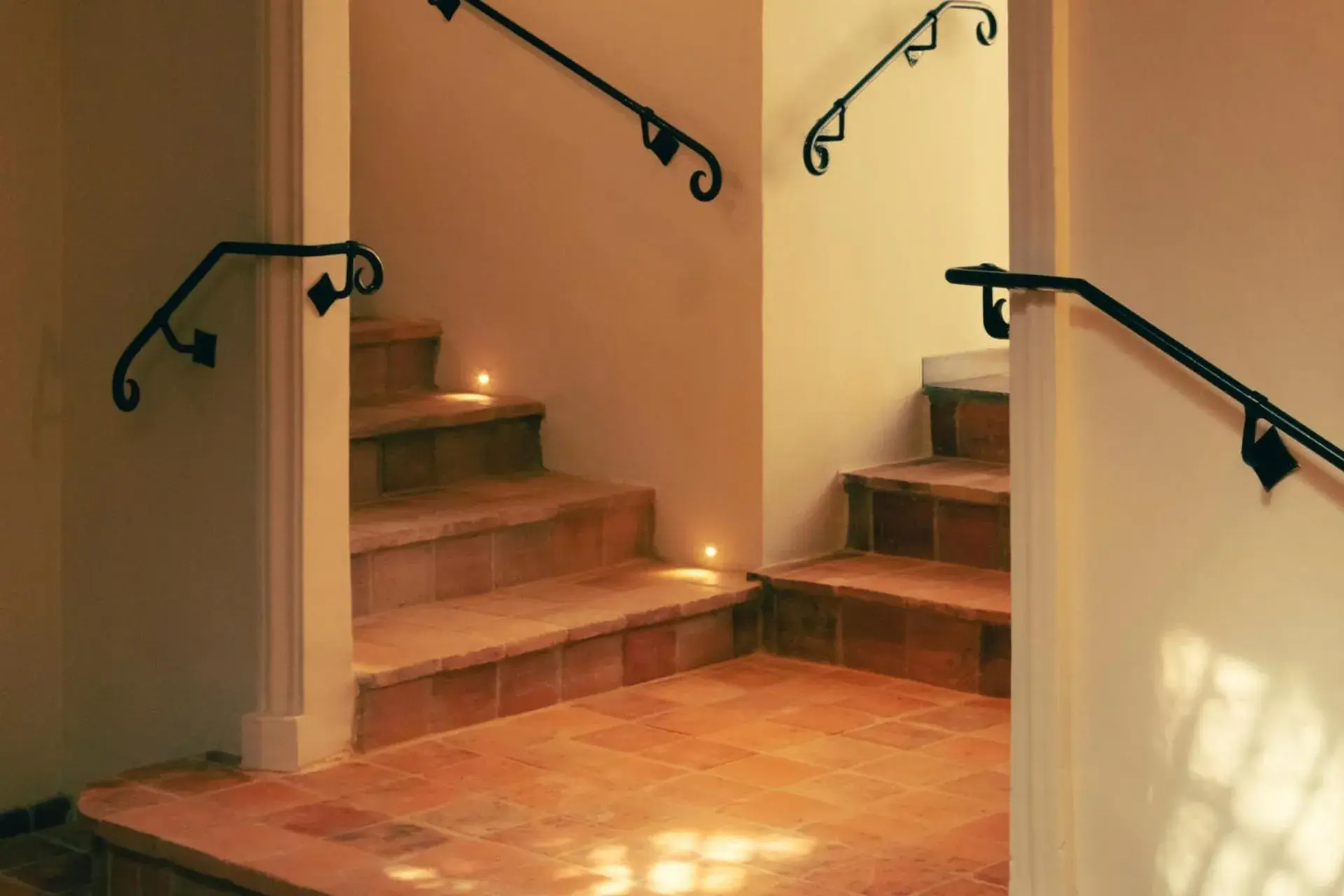 Lobby or reception, Bathroom in Hotel la Ponche