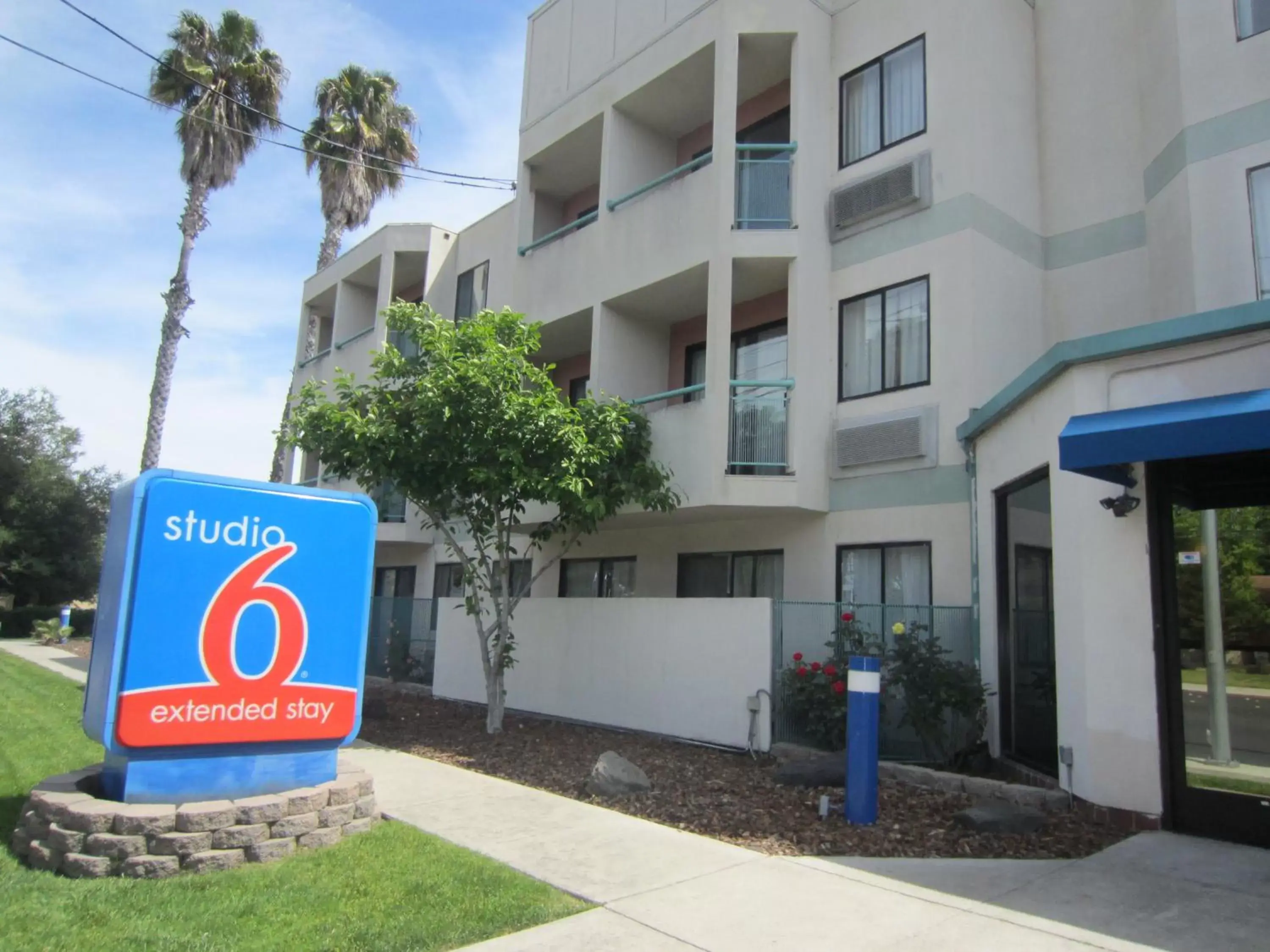 Property building, Property Logo/Sign in Studio 6-Concord, CA