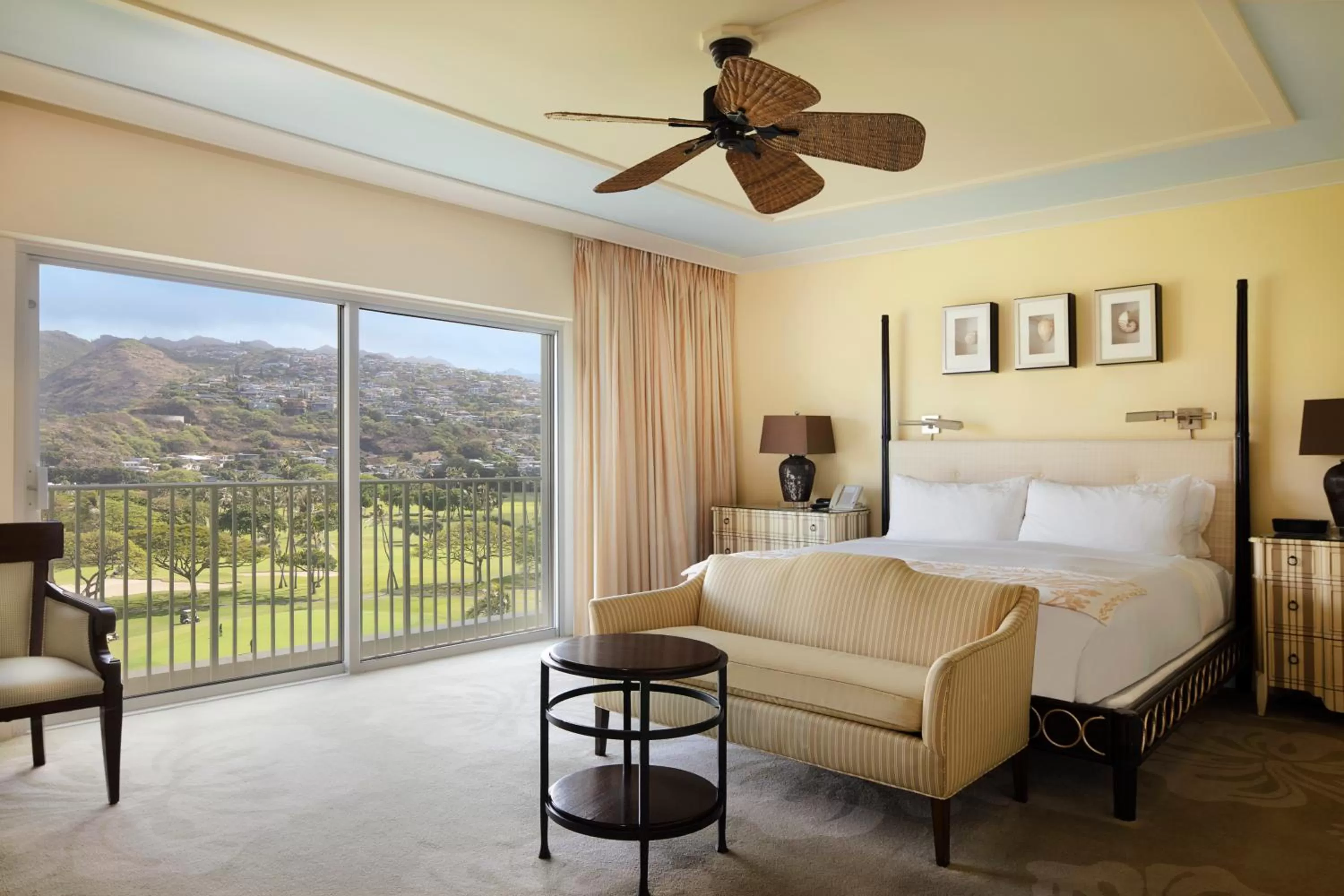 Bedroom, Bed in The Kahala Hotel and Resort