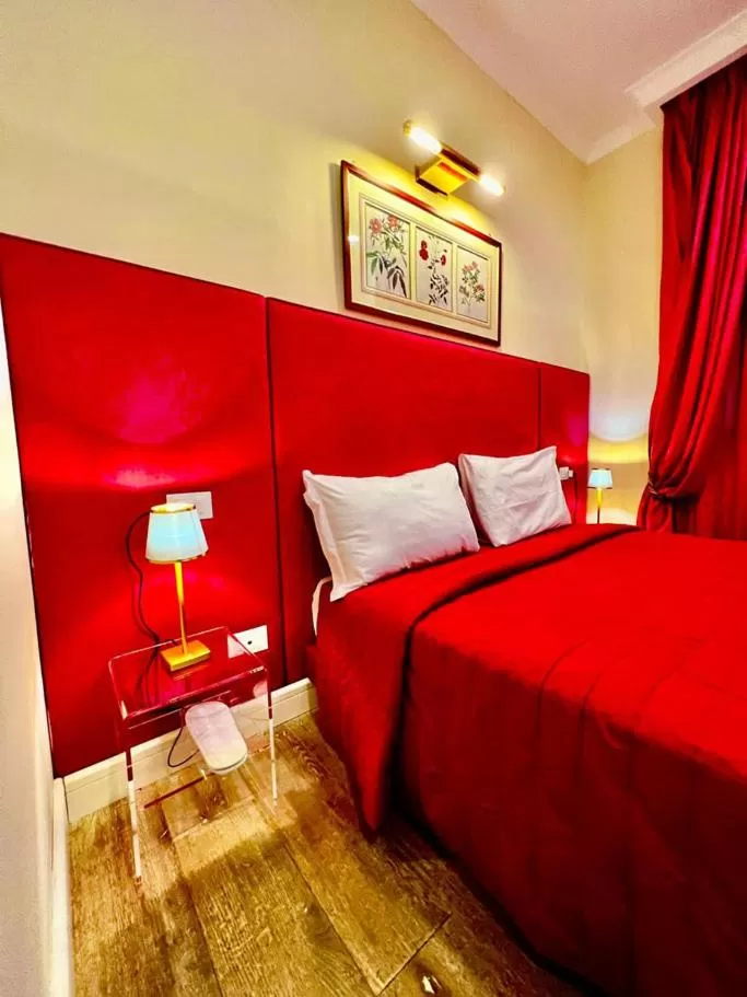 Bed in Quirinale luxury suite Roma