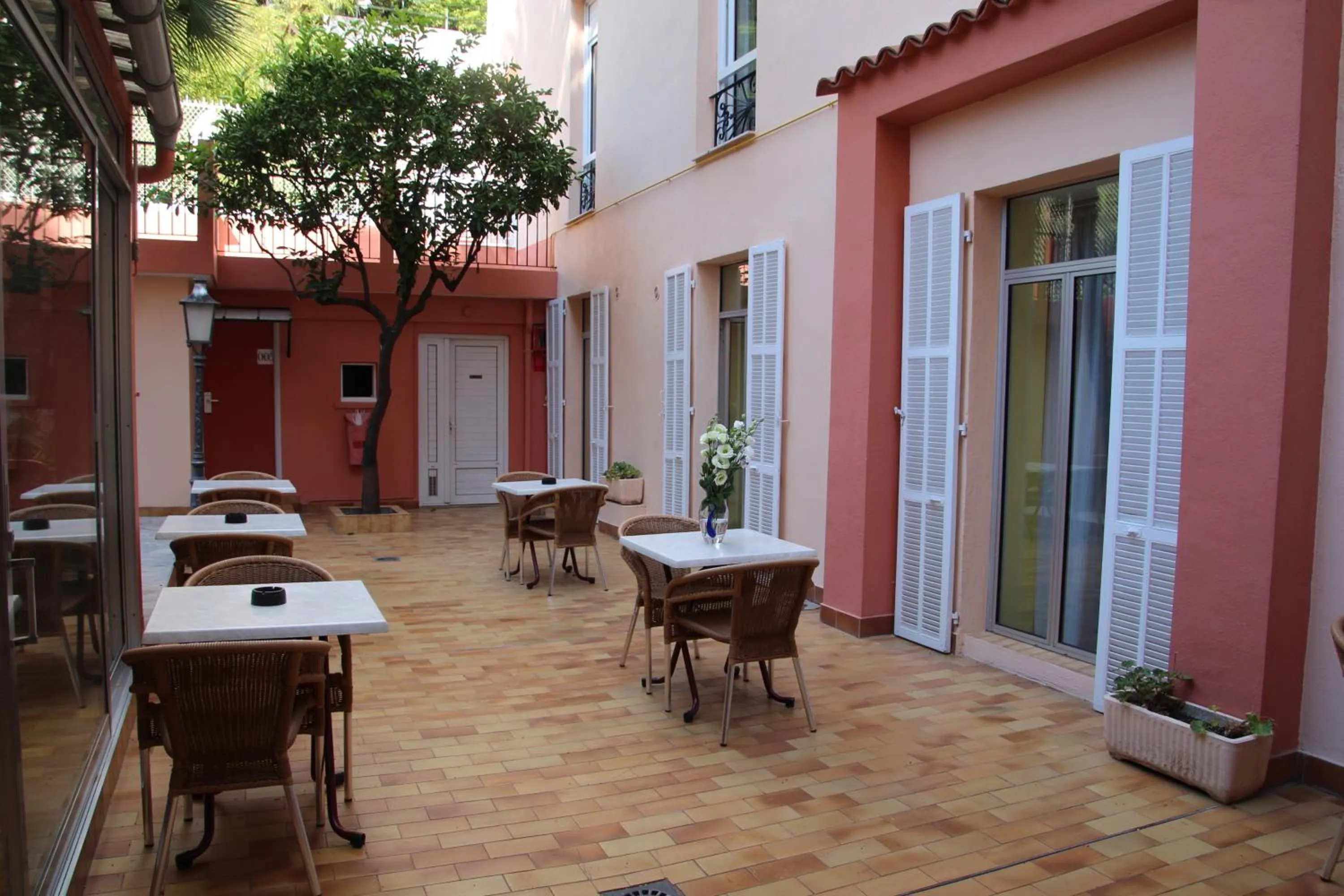 Patio in Hotel Menton Riviera