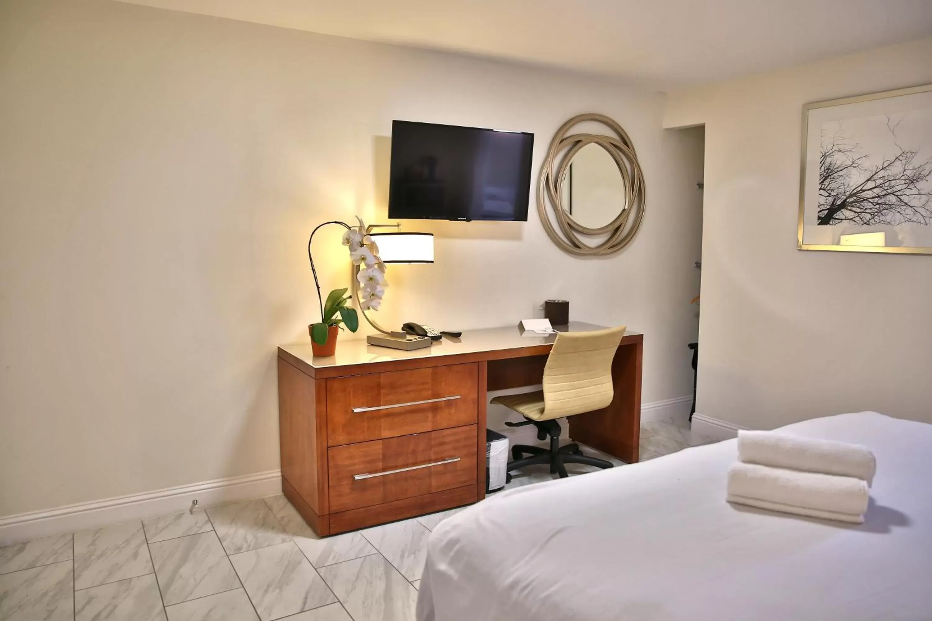 TV and multimedia, TV/Entertainment Center in Travelodge by Wyndham Crescent City