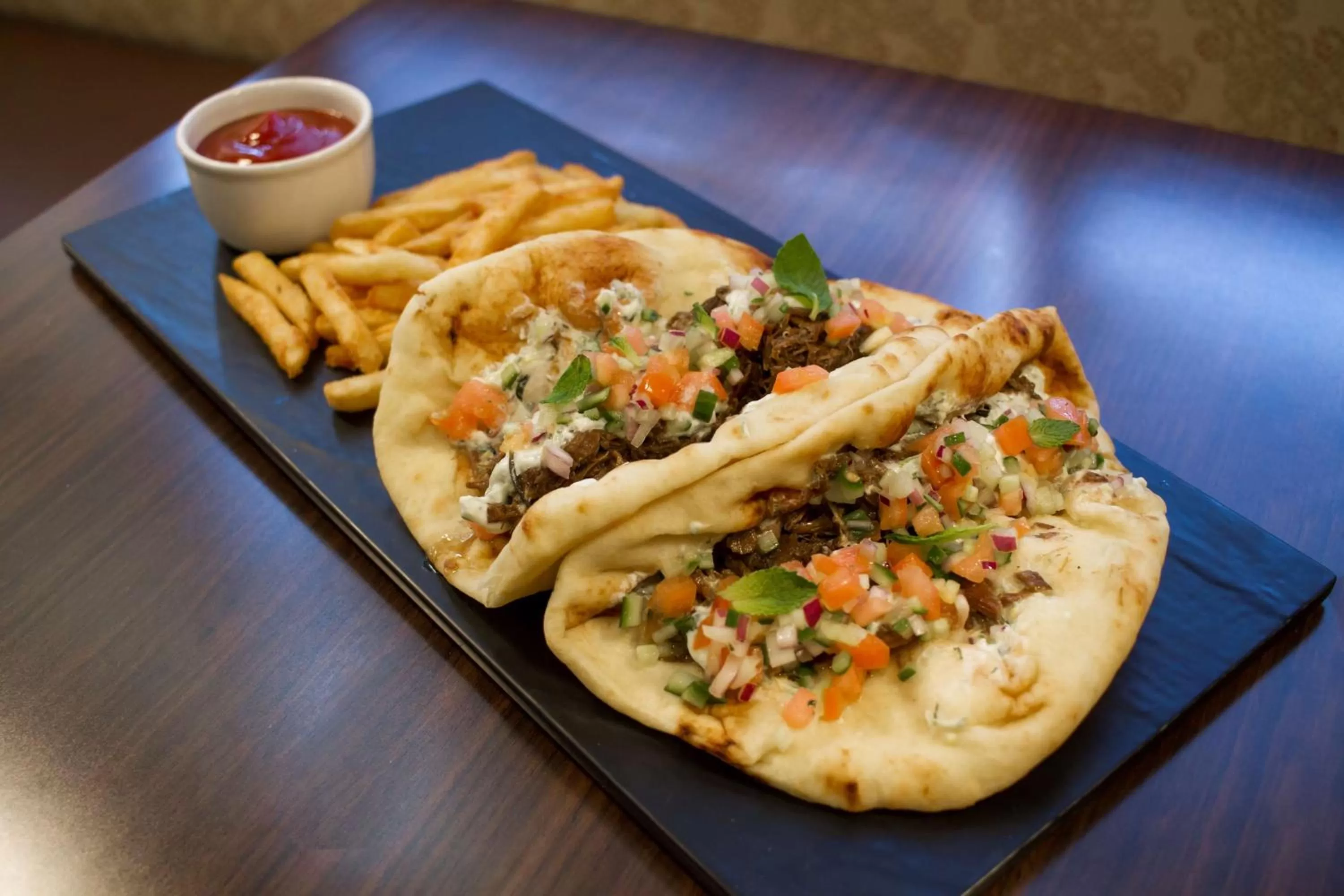 Restaurant/places to eat in Embassy Suites by Hilton Akron Canton Airport