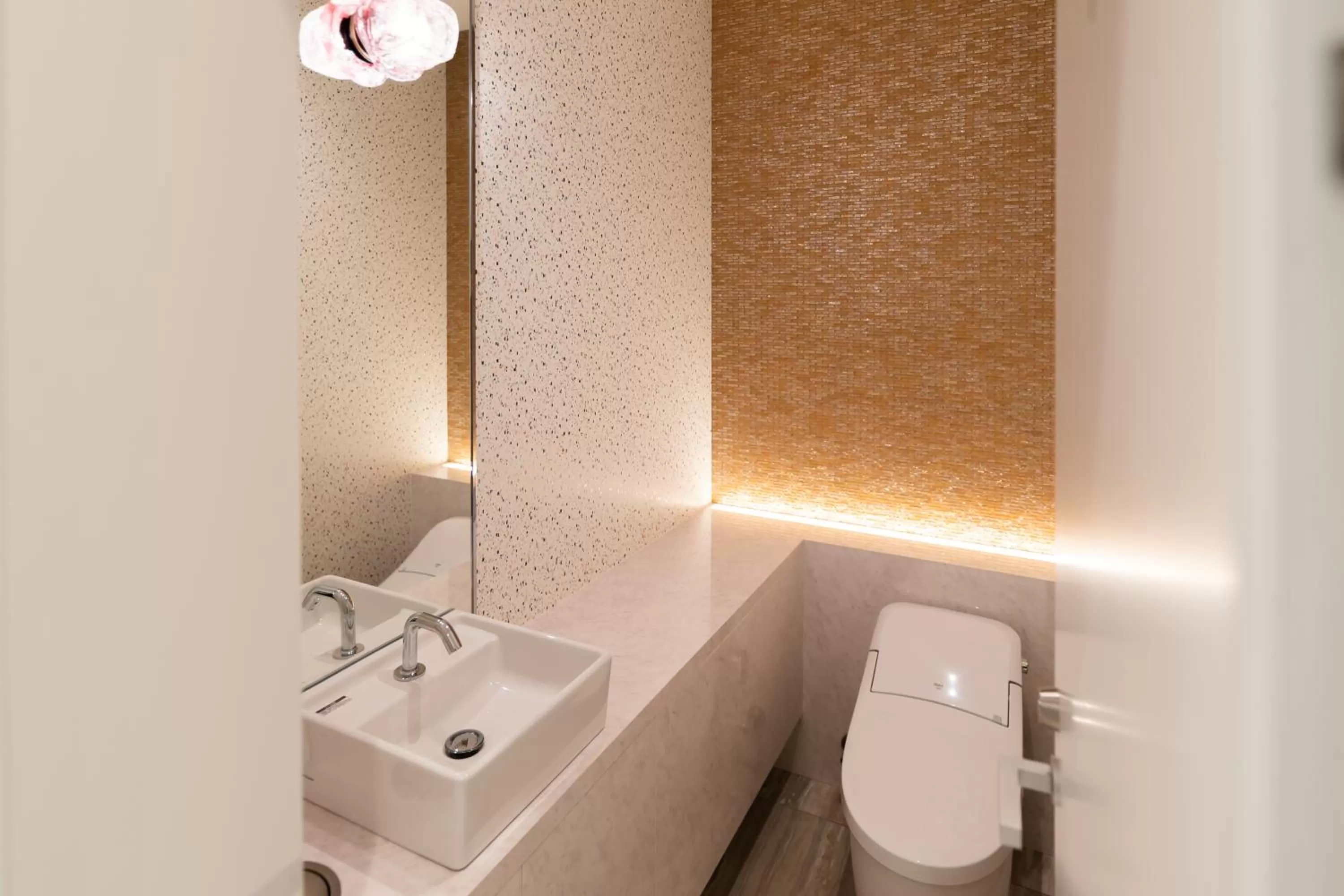 Toilet in EN HOTEL Hakata