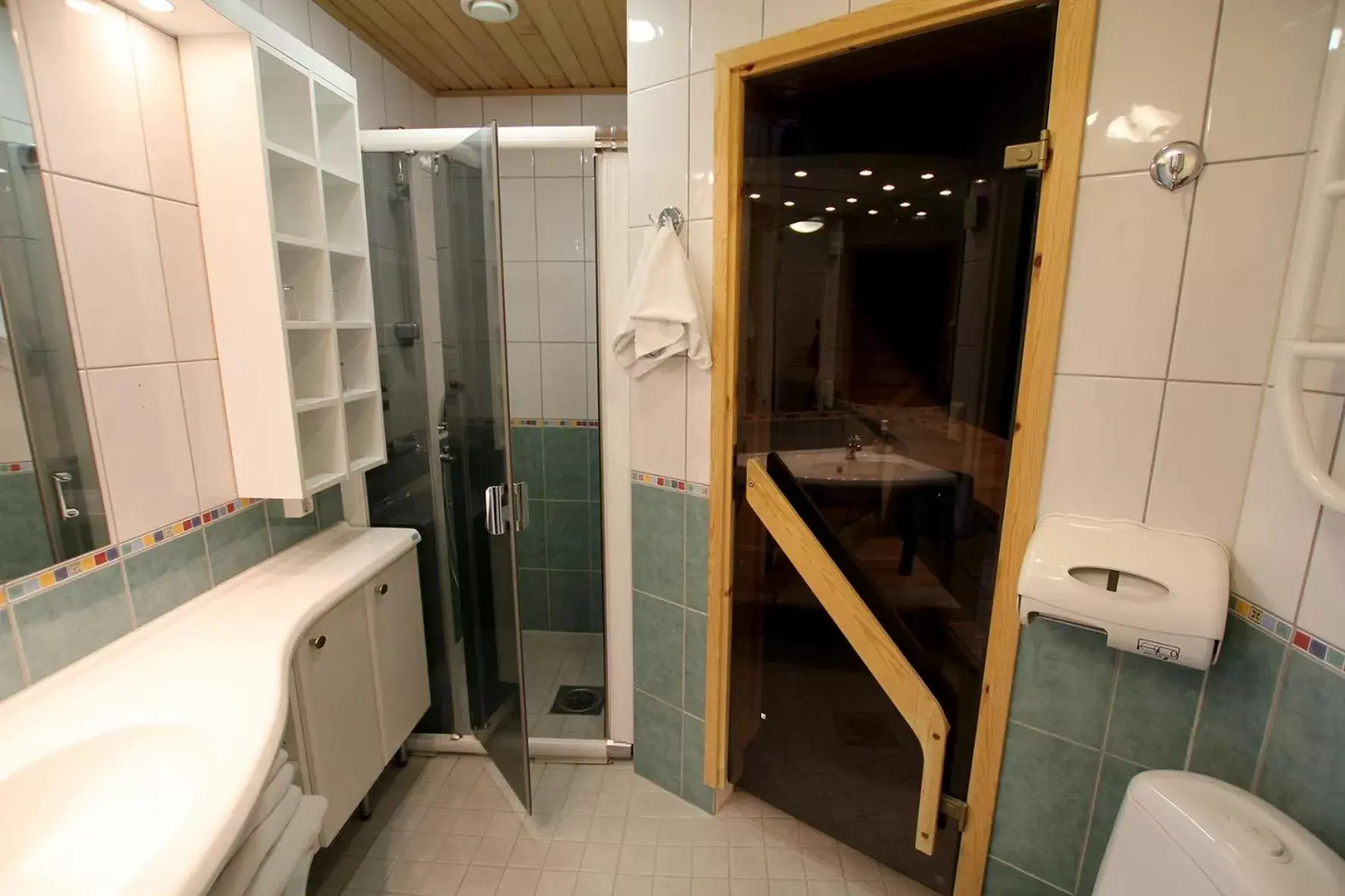 Shower, Bathroom in Spa Hotel Rauhalahti