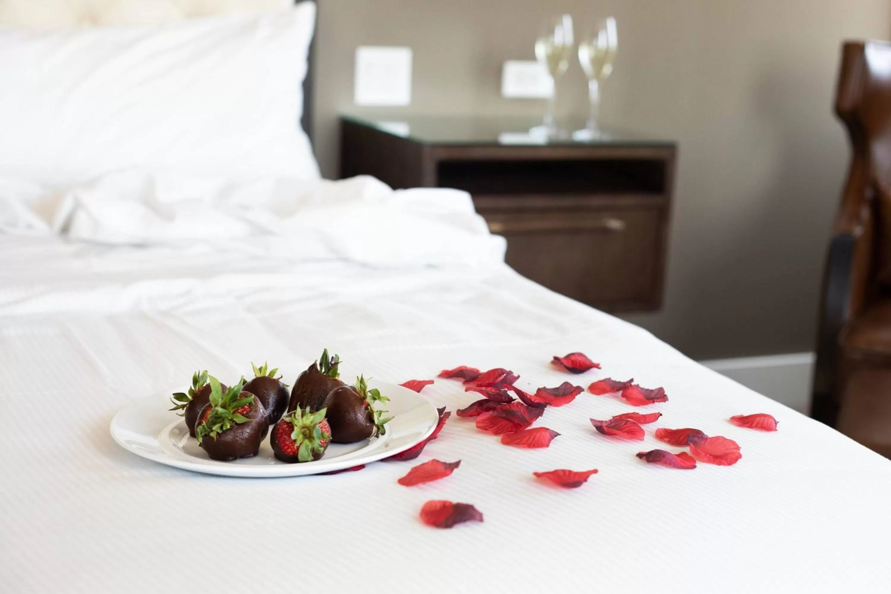 Other, Bed in Ambassador Hotel Oklahoma City, Autograph Collection