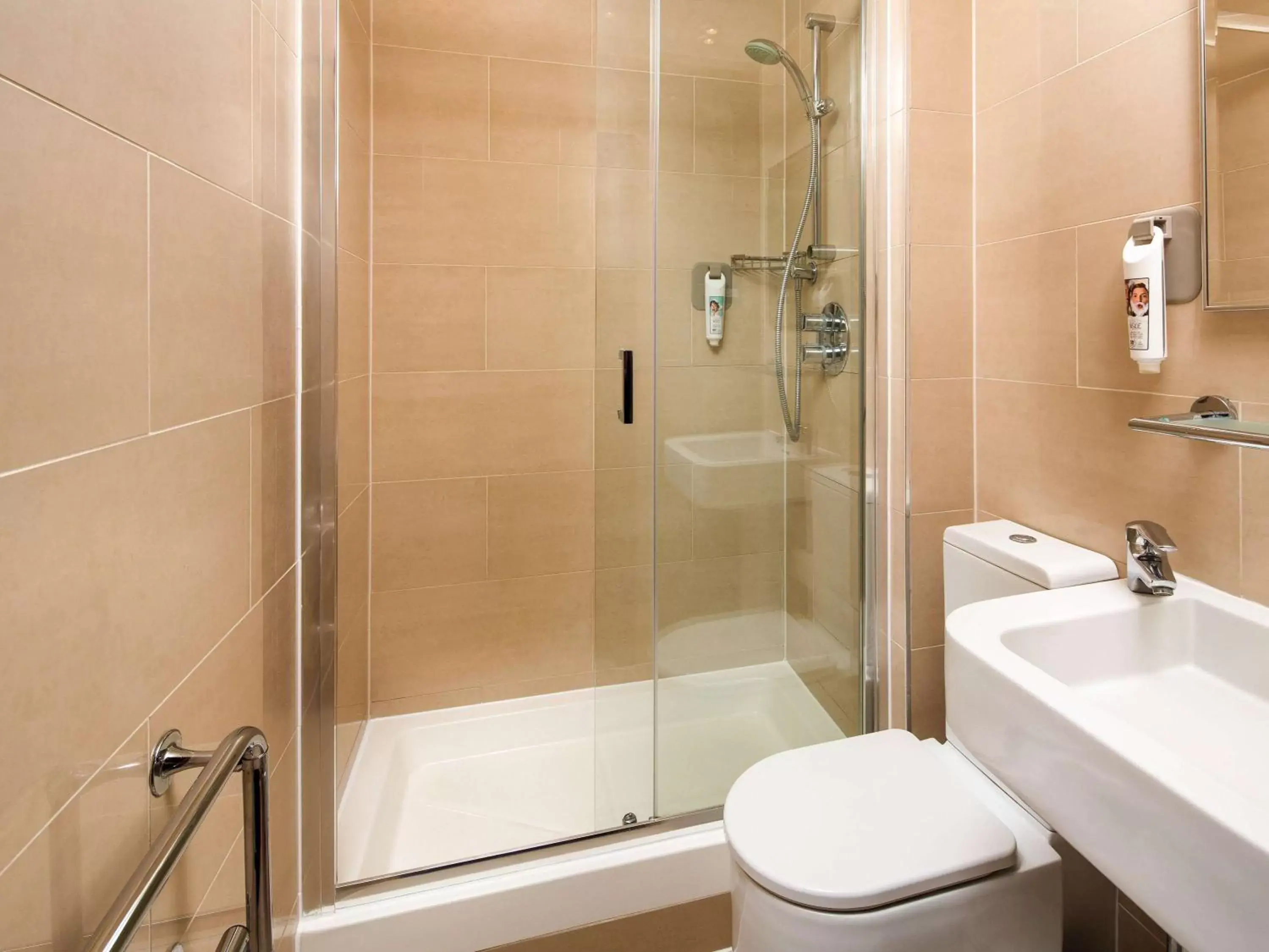 Photo of the whole room, Bathroom in ibis Styles London Gloucester Road