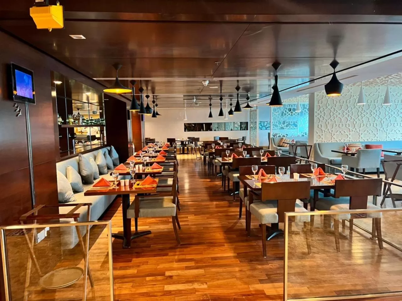 Restaurant/places to eat in Copthorne Hotel Sharjah