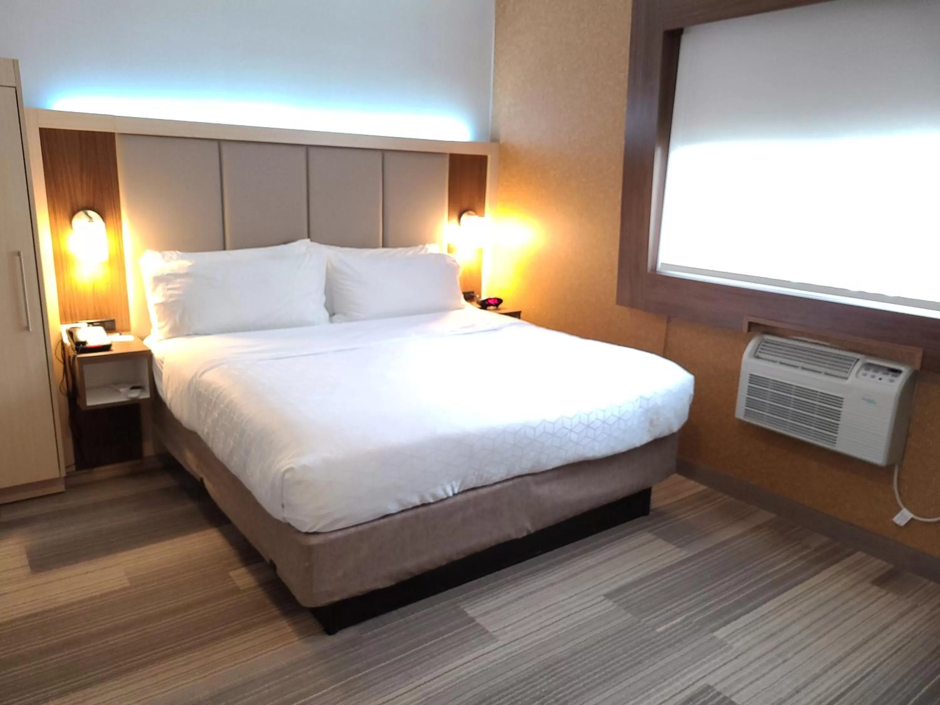 Photo of the whole room, Bed in Holiday Inn Express Roslyn by IHG