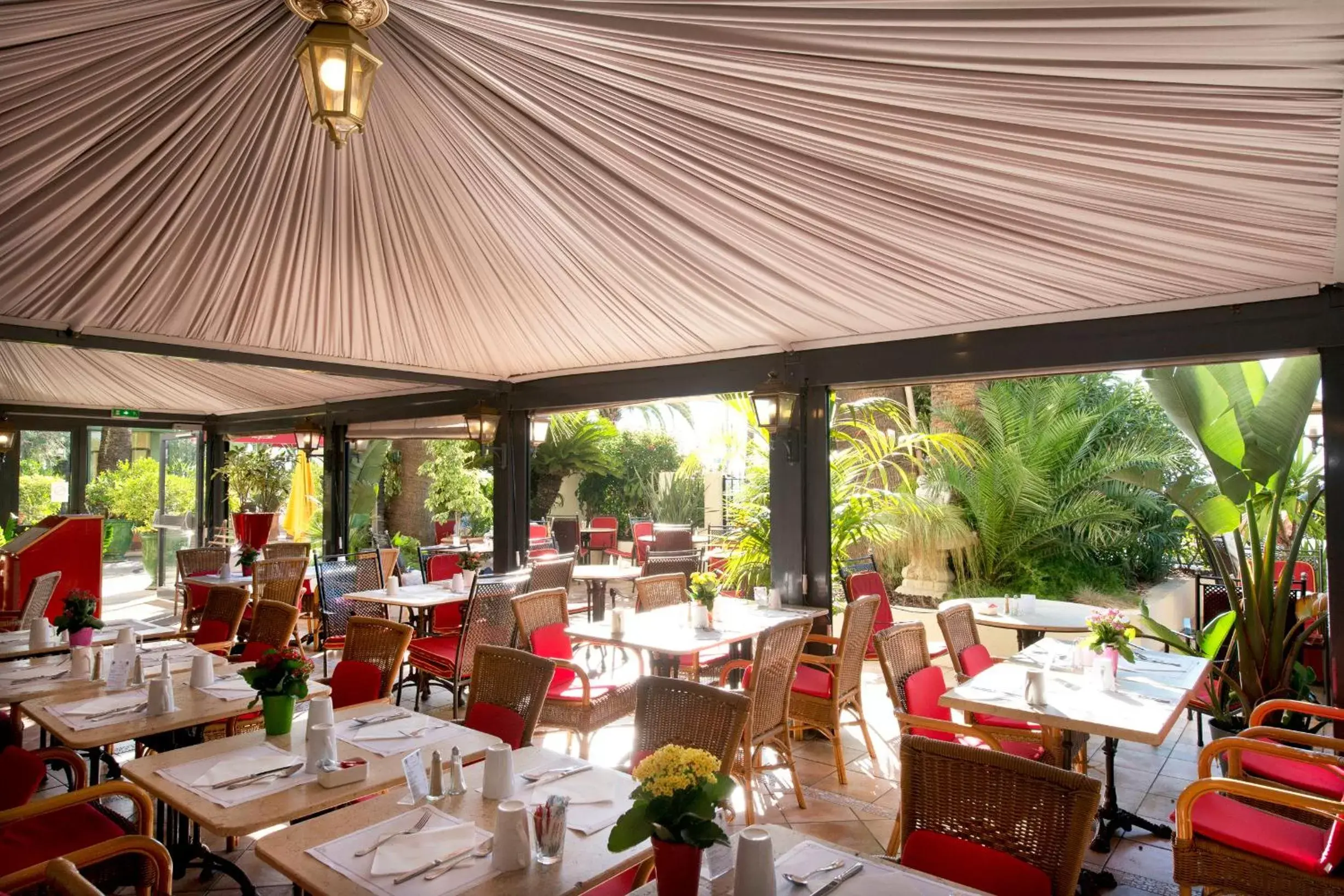 Restaurant/places to eat in Hôtel West End Promenade Restaurant/places to eat in Hôtel West End Promenade