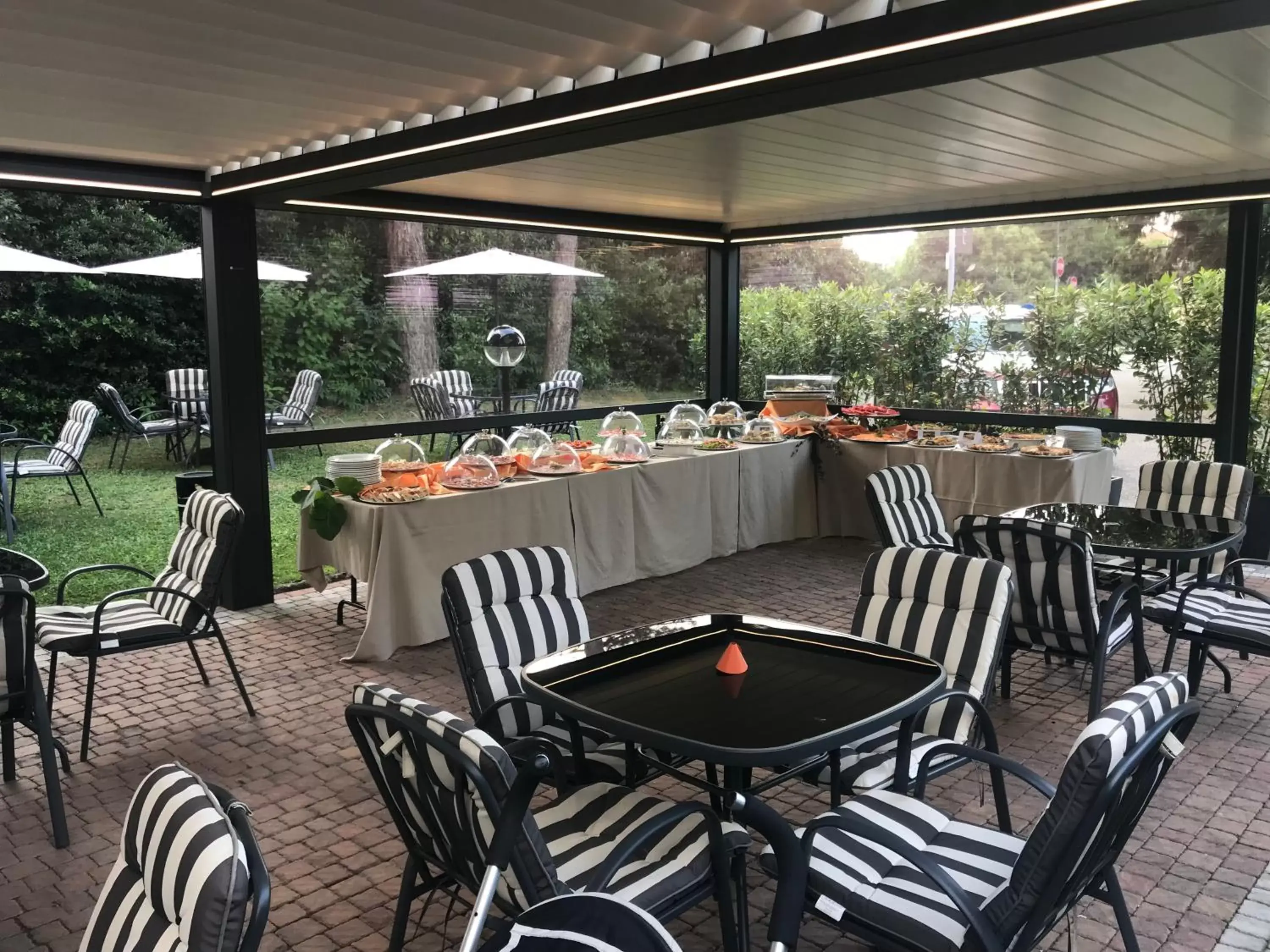 Restaurant/Places to Eat in Bis Hotel Varese