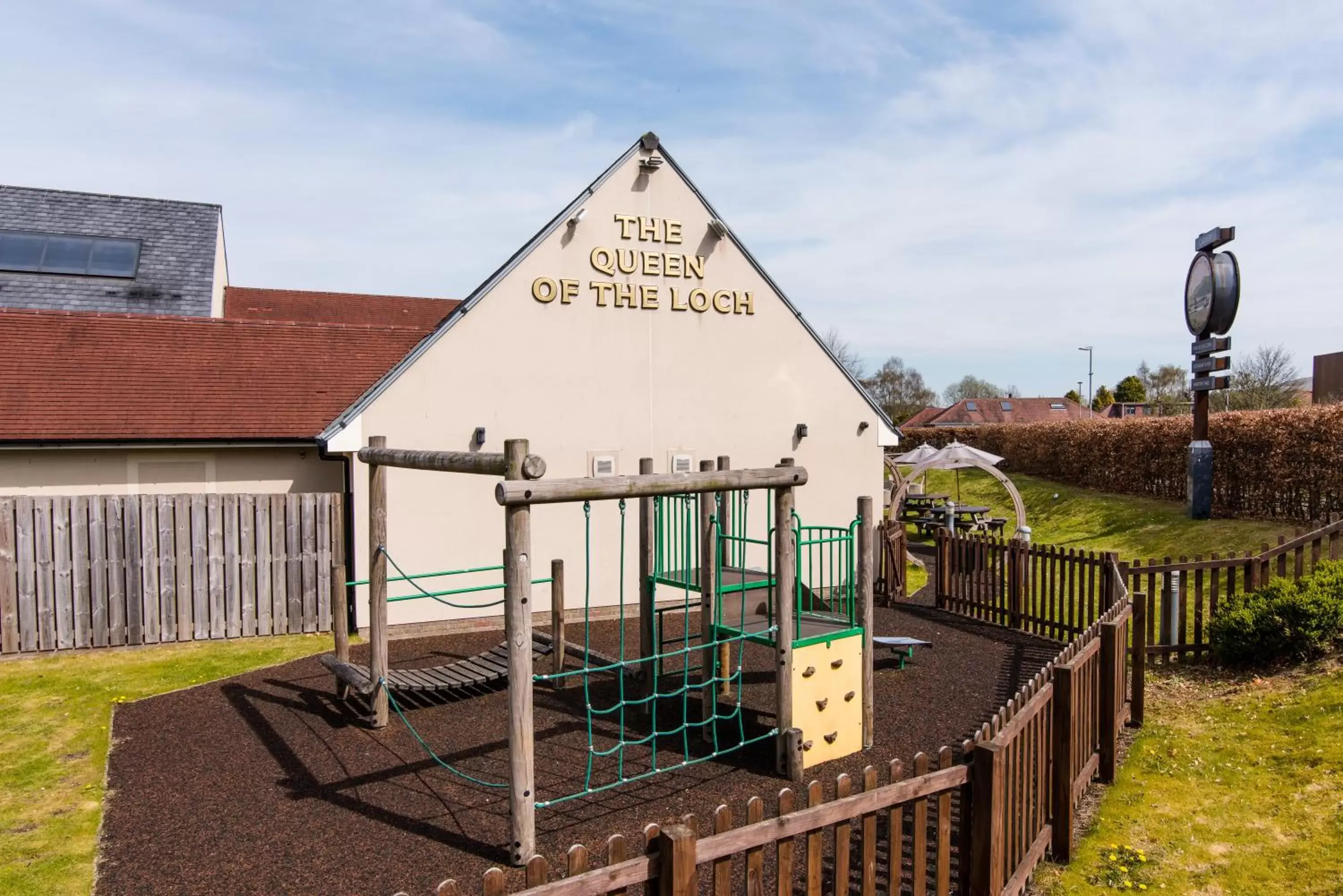 Property building in Queen of the Loch, Balloch by Marston's Inns