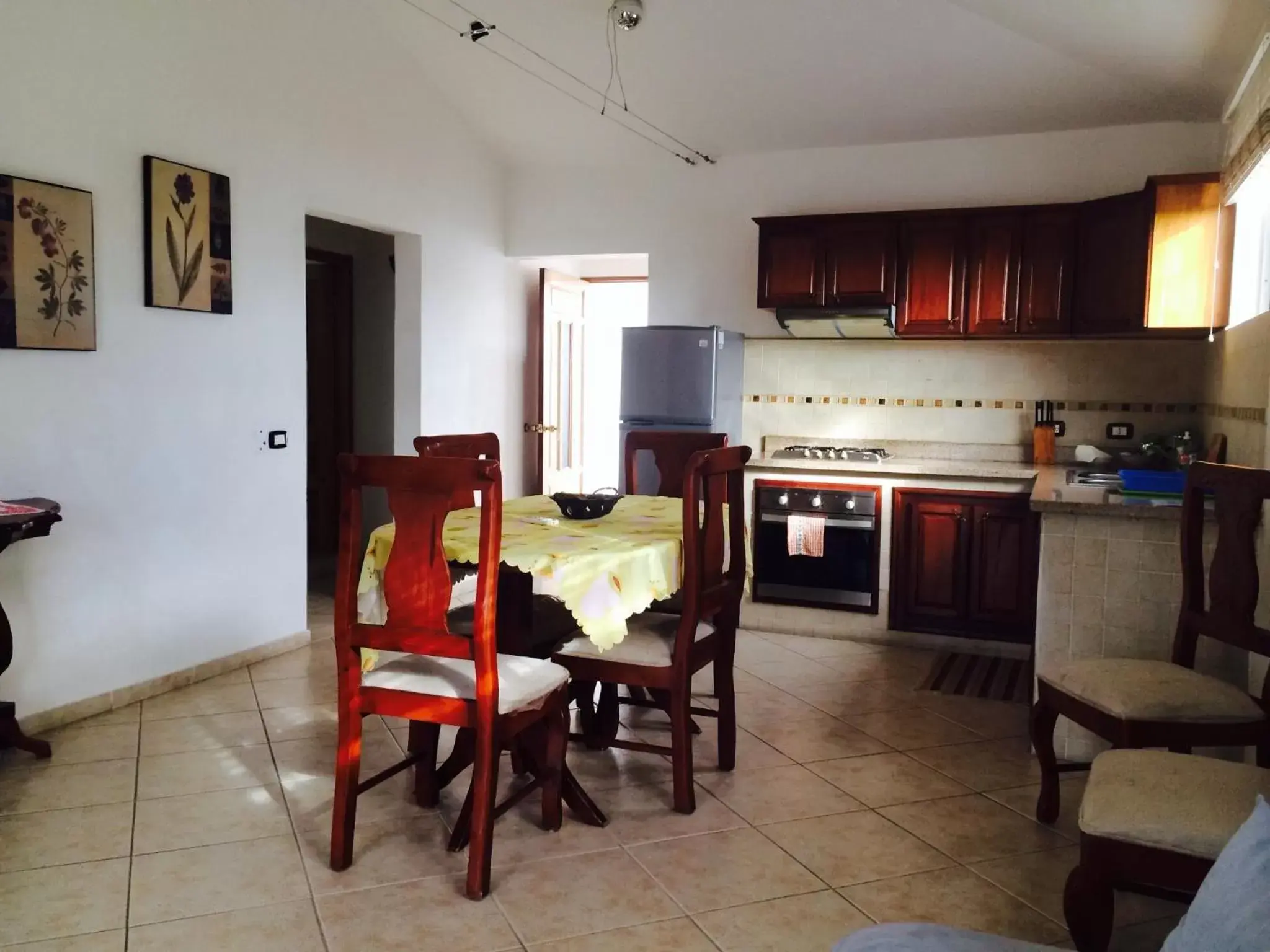 Living room, Dining Area in Hotel Villa Capri Living room, Dining Area in Hotel Villa Capri