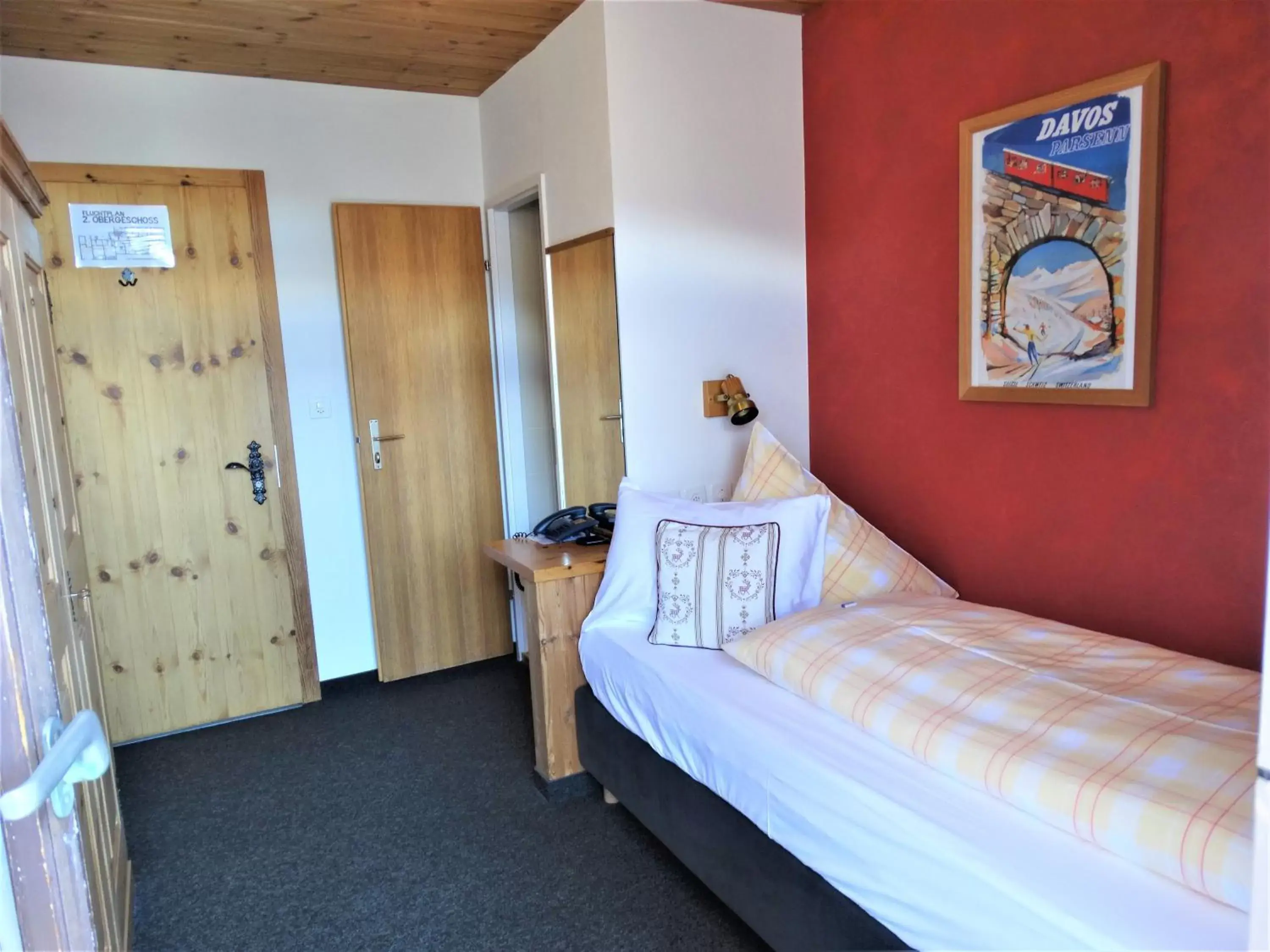 Standard Single Room in Hotel Bündnerhof