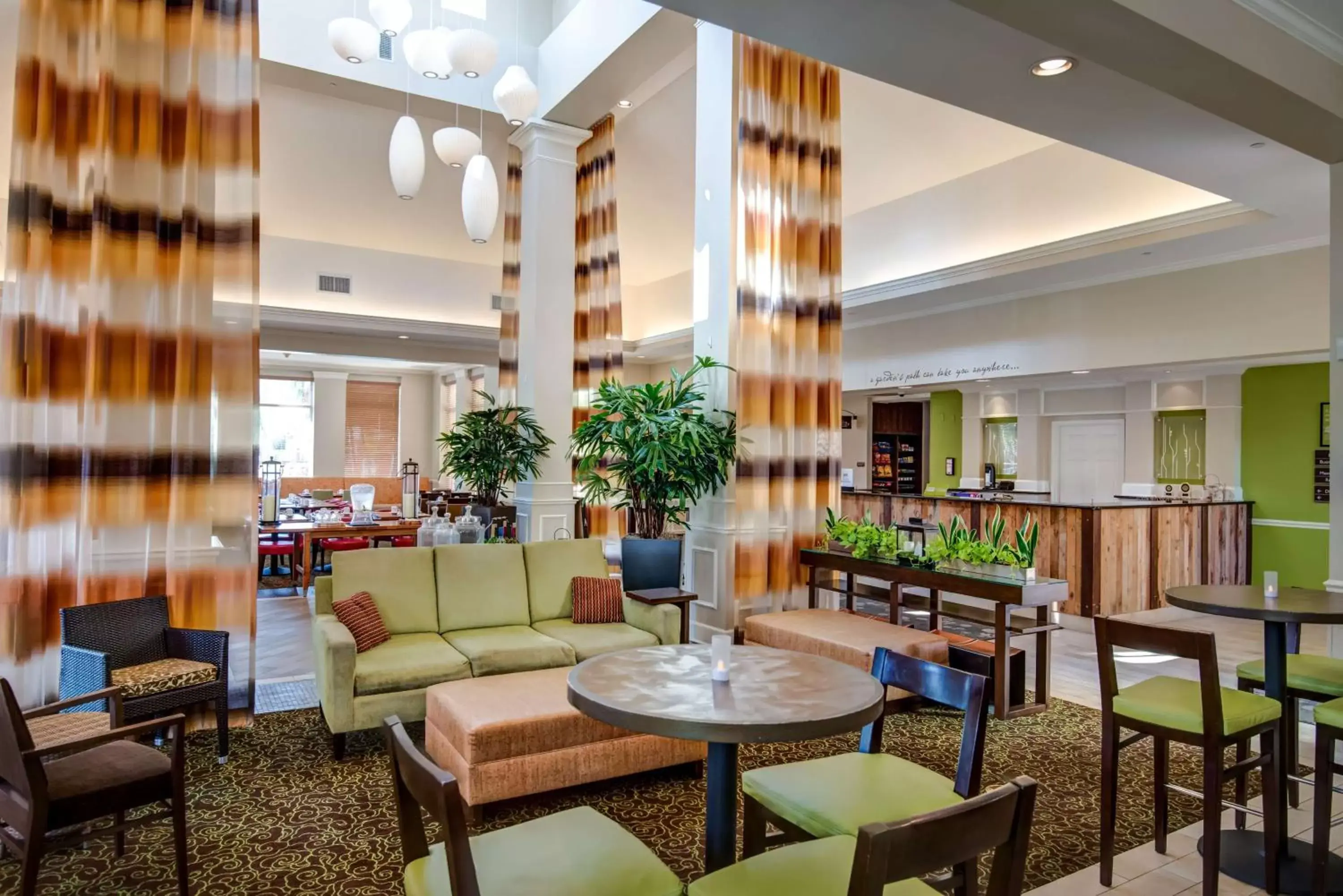 Dining area, Lounge/Bar in Hilton Garden Inn Tampa Ybor Historic District