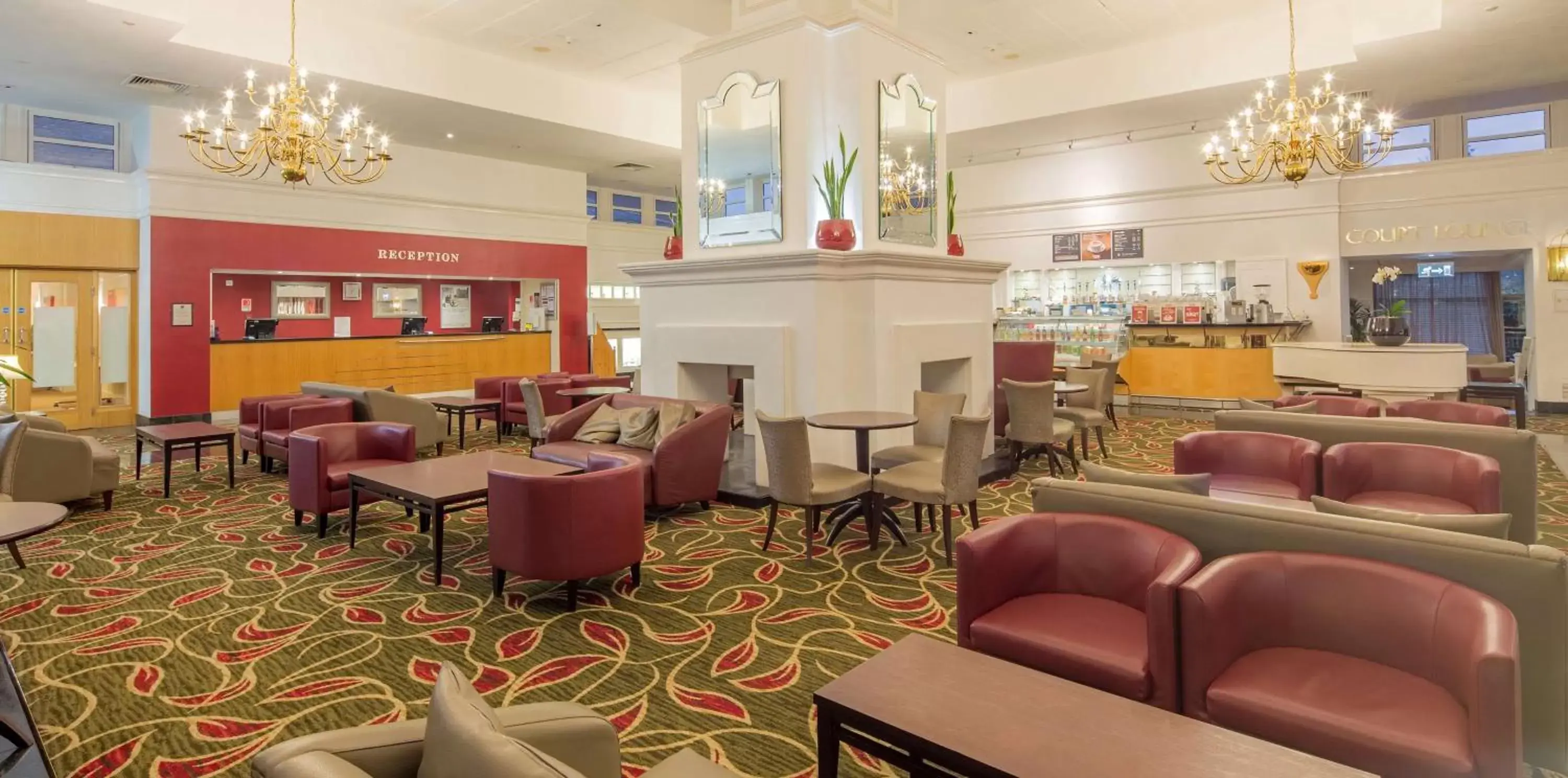Lobby or reception, Lounge/Bar in Hilton Leicester Hotel