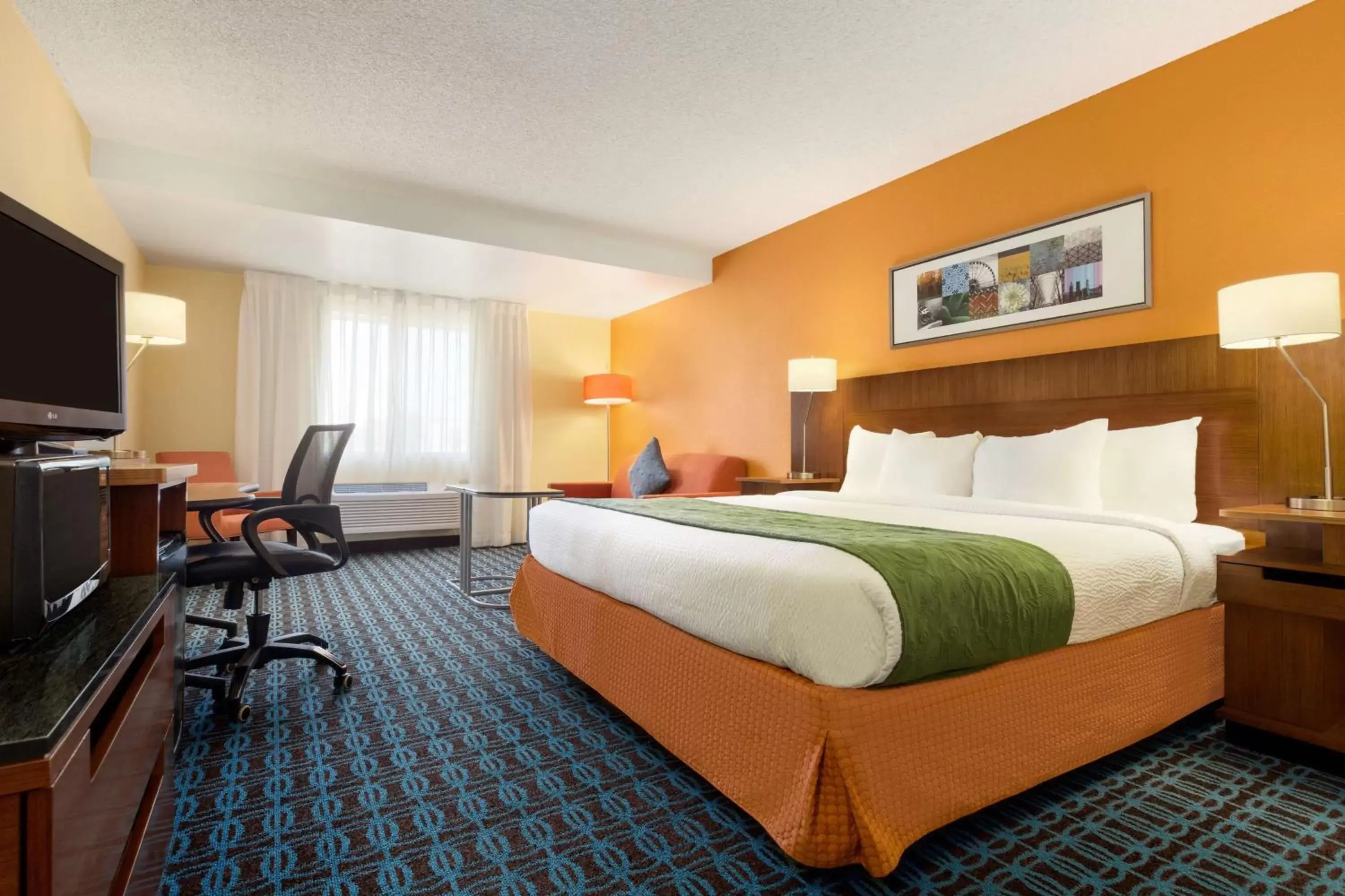 Photo of the whole room, Bed in Country Inn & Suites by Radisson, Phoenix Airport, AZ