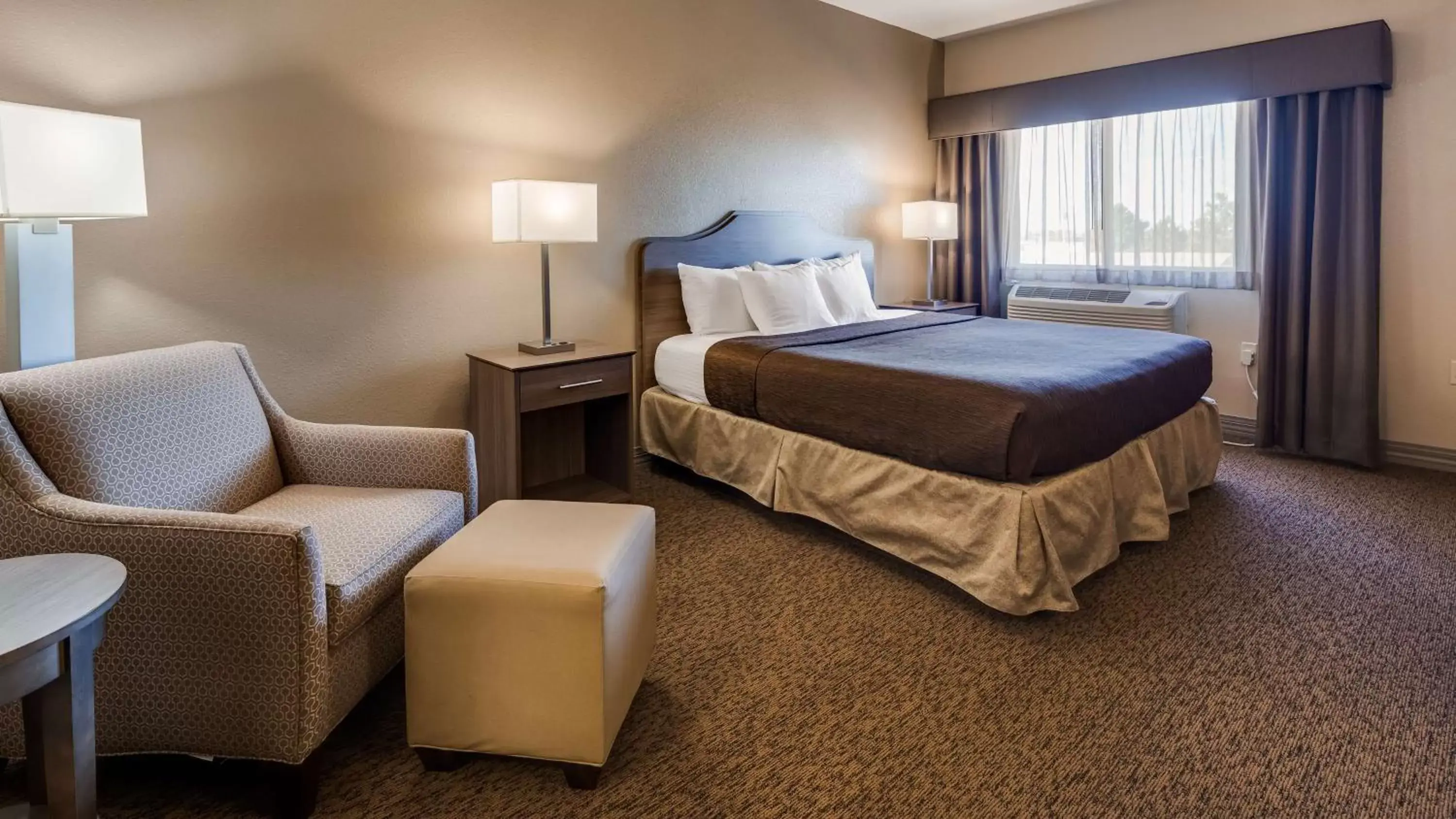 Photo of the whole room, Bed in Best Western El-Quartelejo Inn & Suites