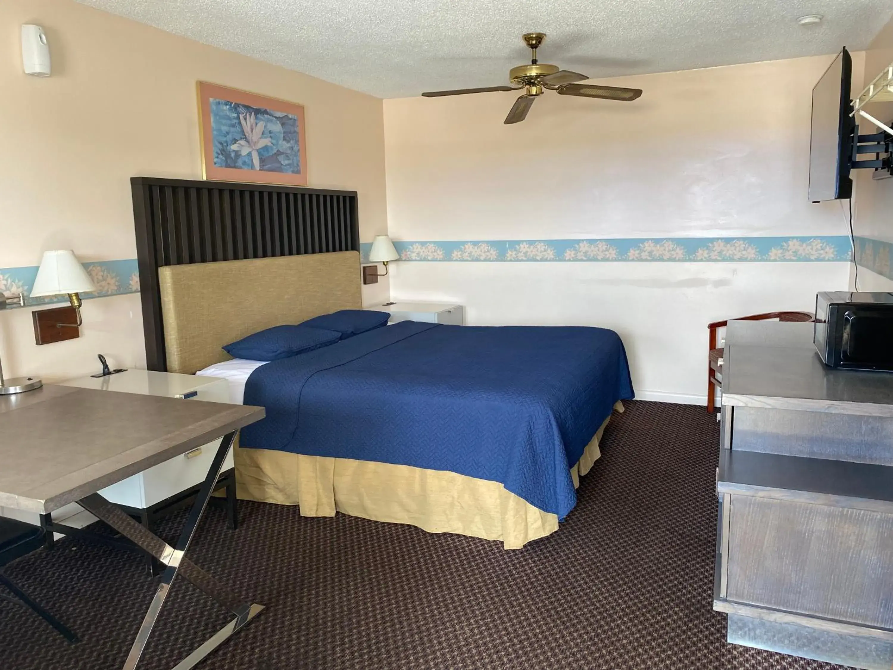 Photo of the whole room, Bed in Budget Inn of Sebring