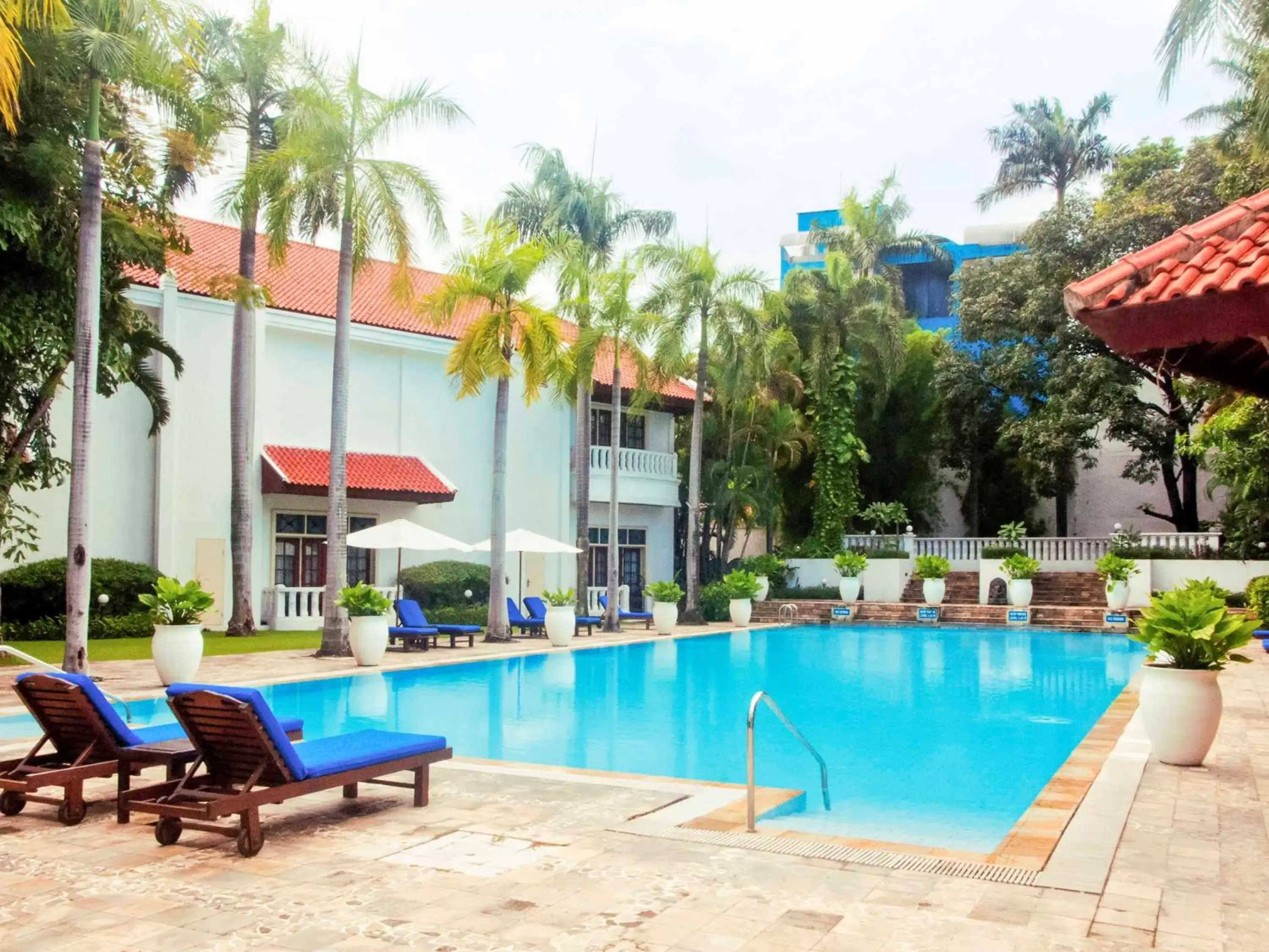 On site, Swimming Pool in Hotel Majapahit Surabaya MGallery