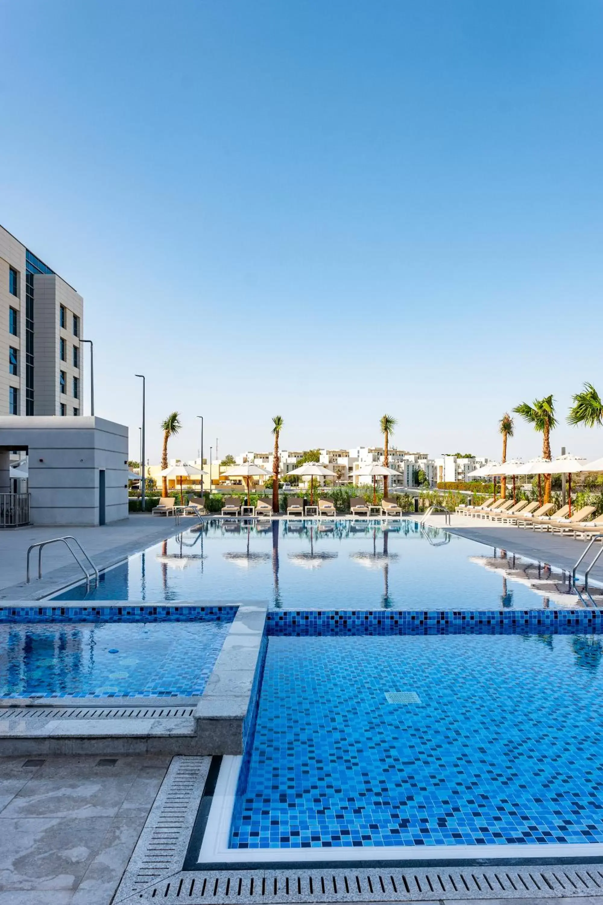 Hot Tub, Swimming Pool in Remal Hotel