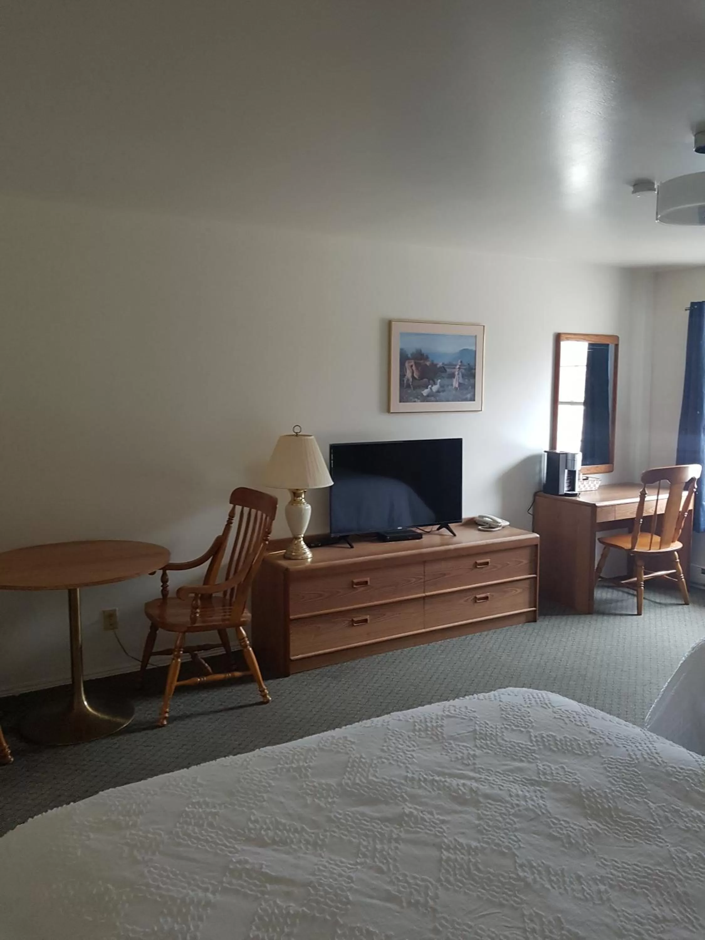 Seating Area in Covered Bridge Inn & Suites