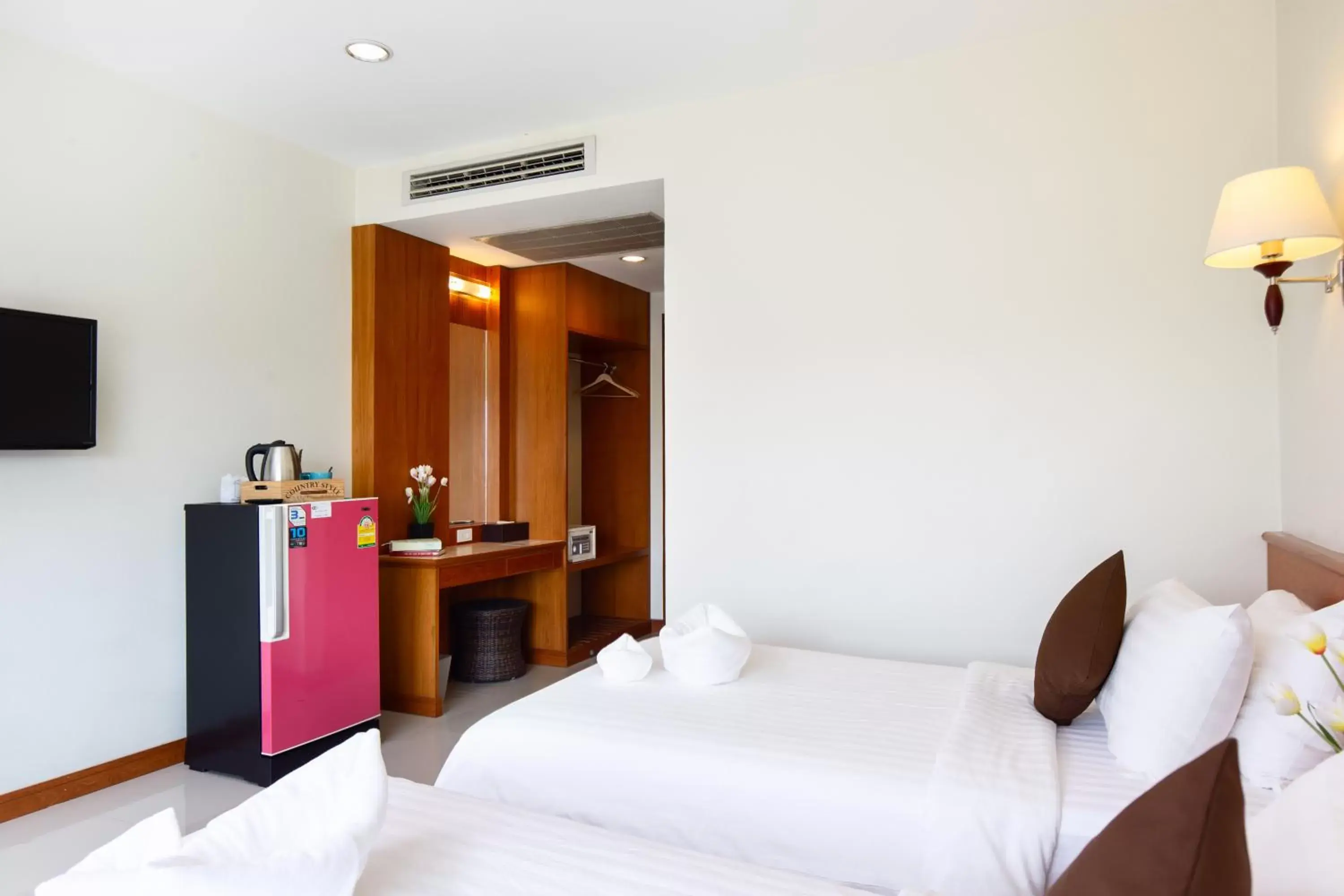 Bed in Kanchanaburi City Hotel - SHA Extra Plus