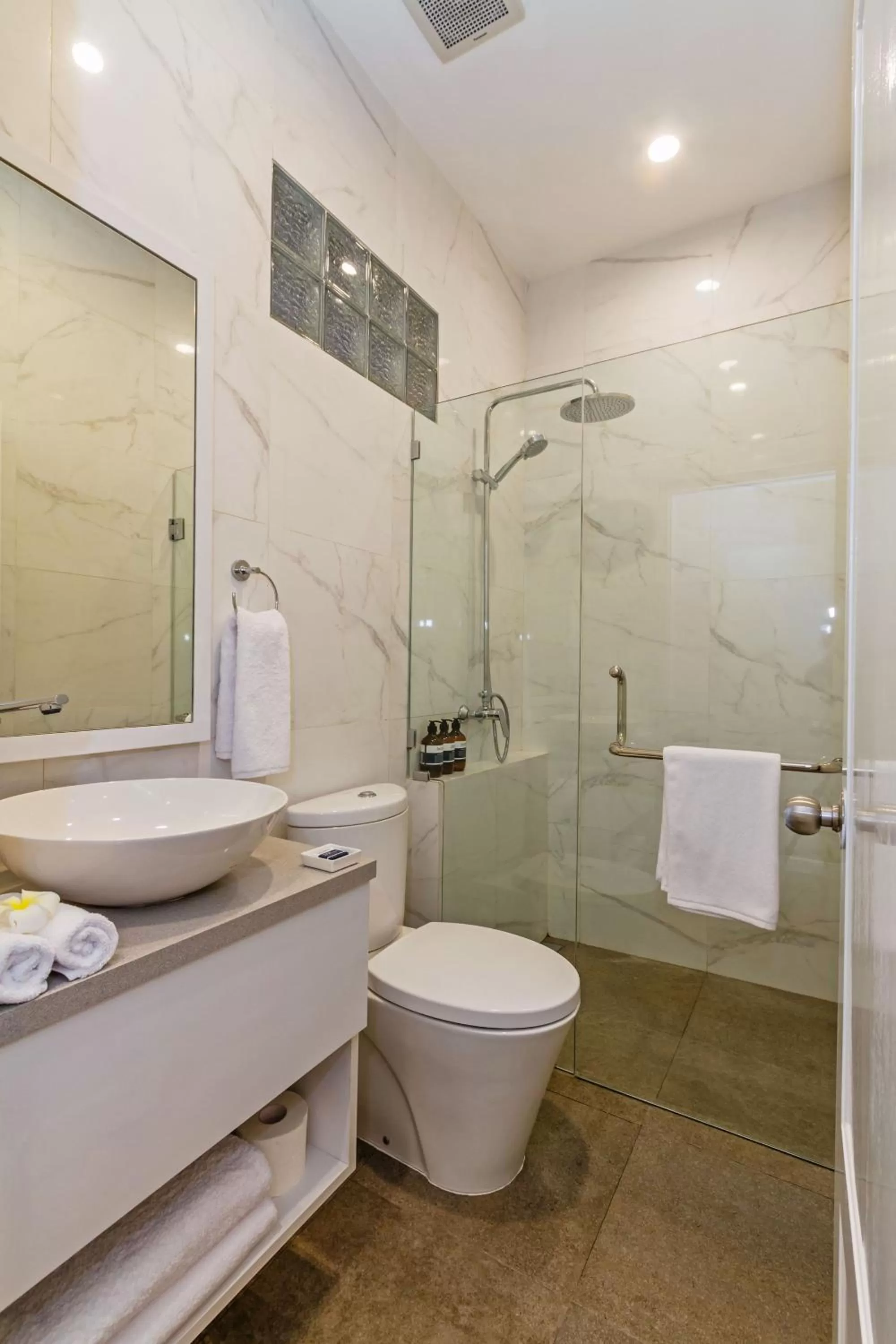 Shower in Akaya Bali