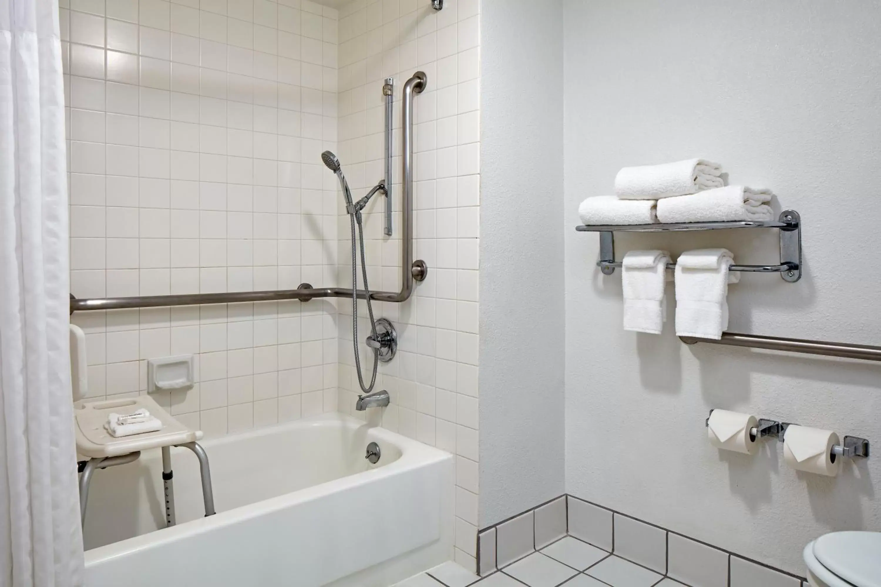 Bathroom in La Quinta by Wyndham Thousand Oaks-Newbury Park