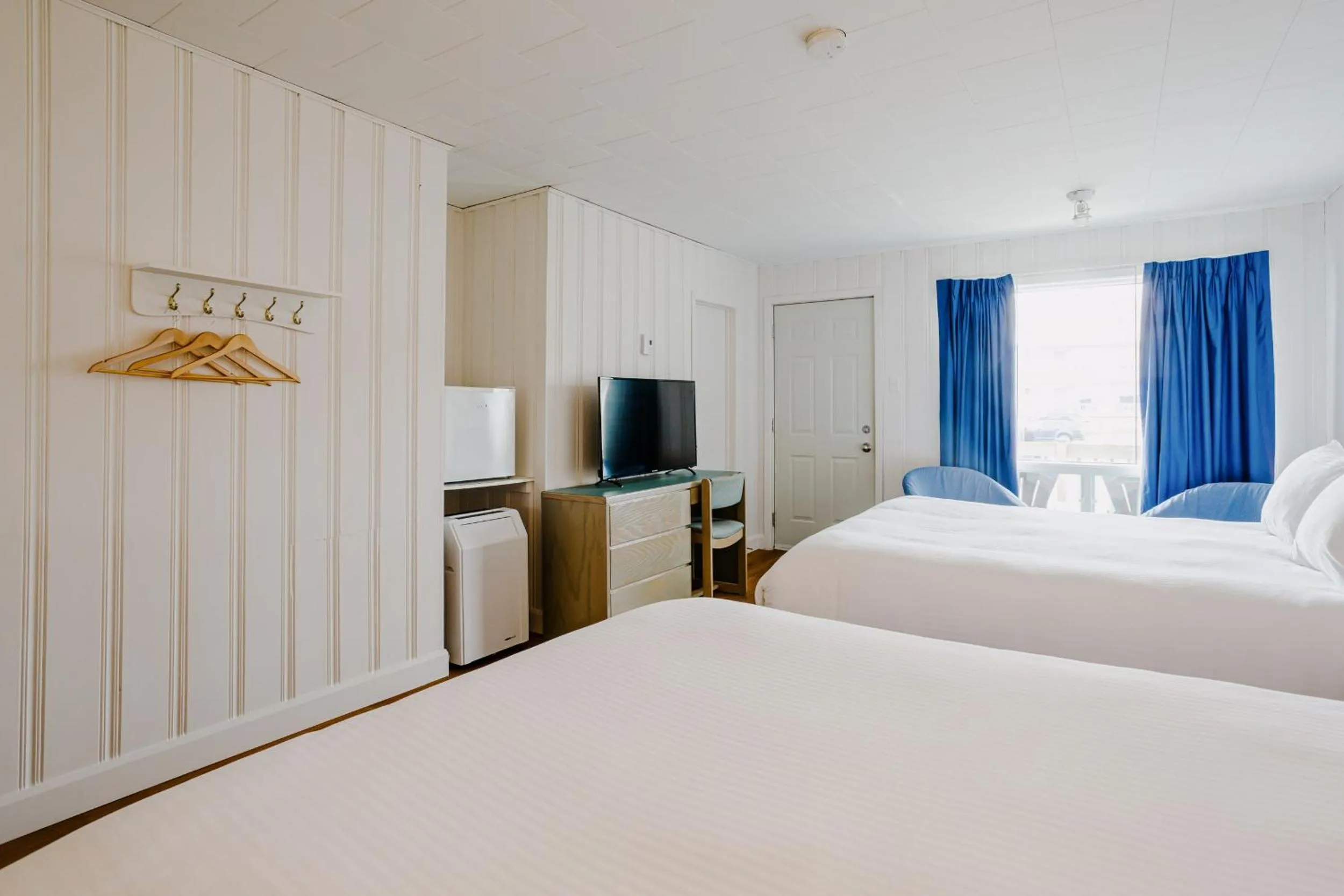 Photo of the whole room, Bed in Riotel Perce