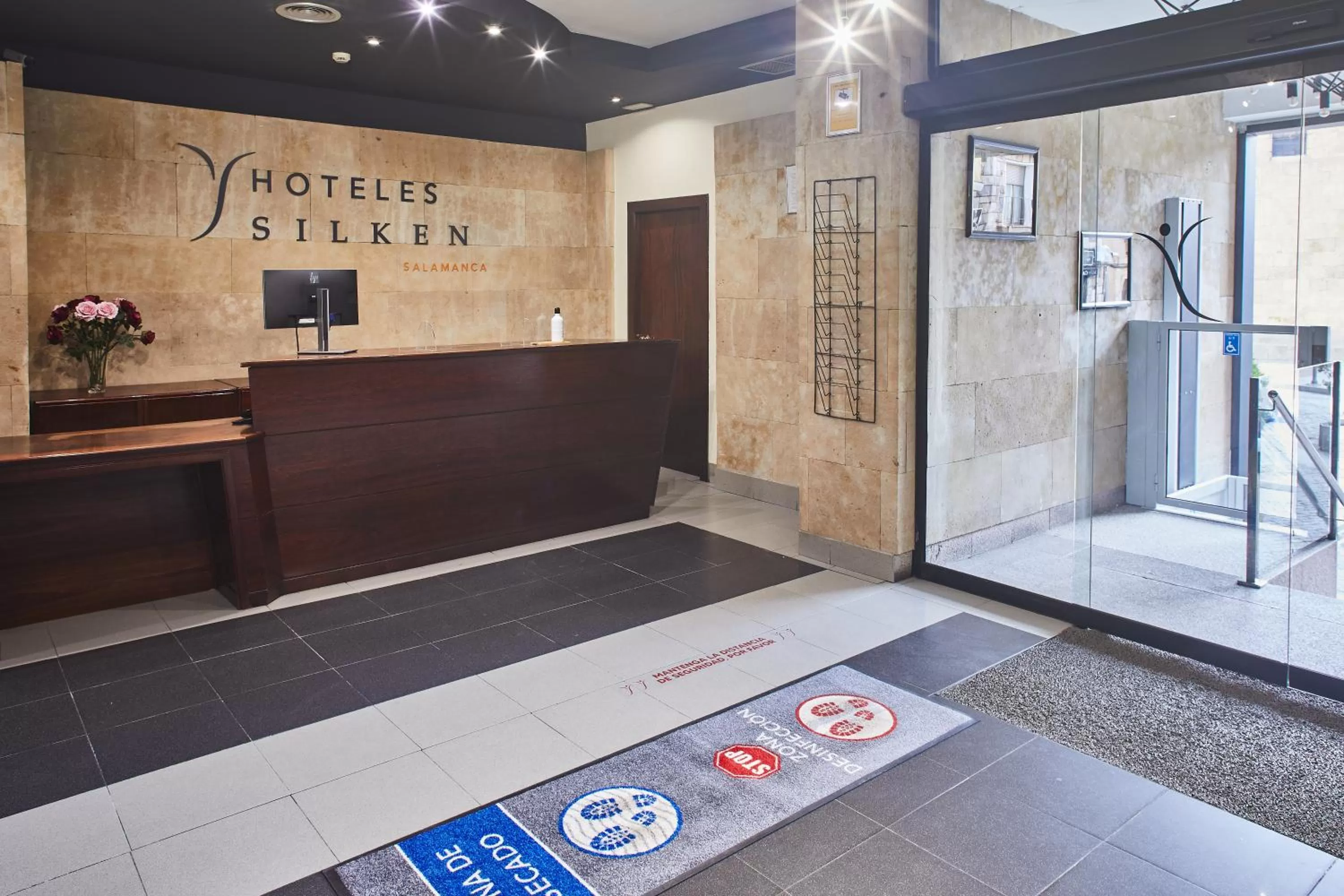 Lobby or reception in Silken Rona Dalba