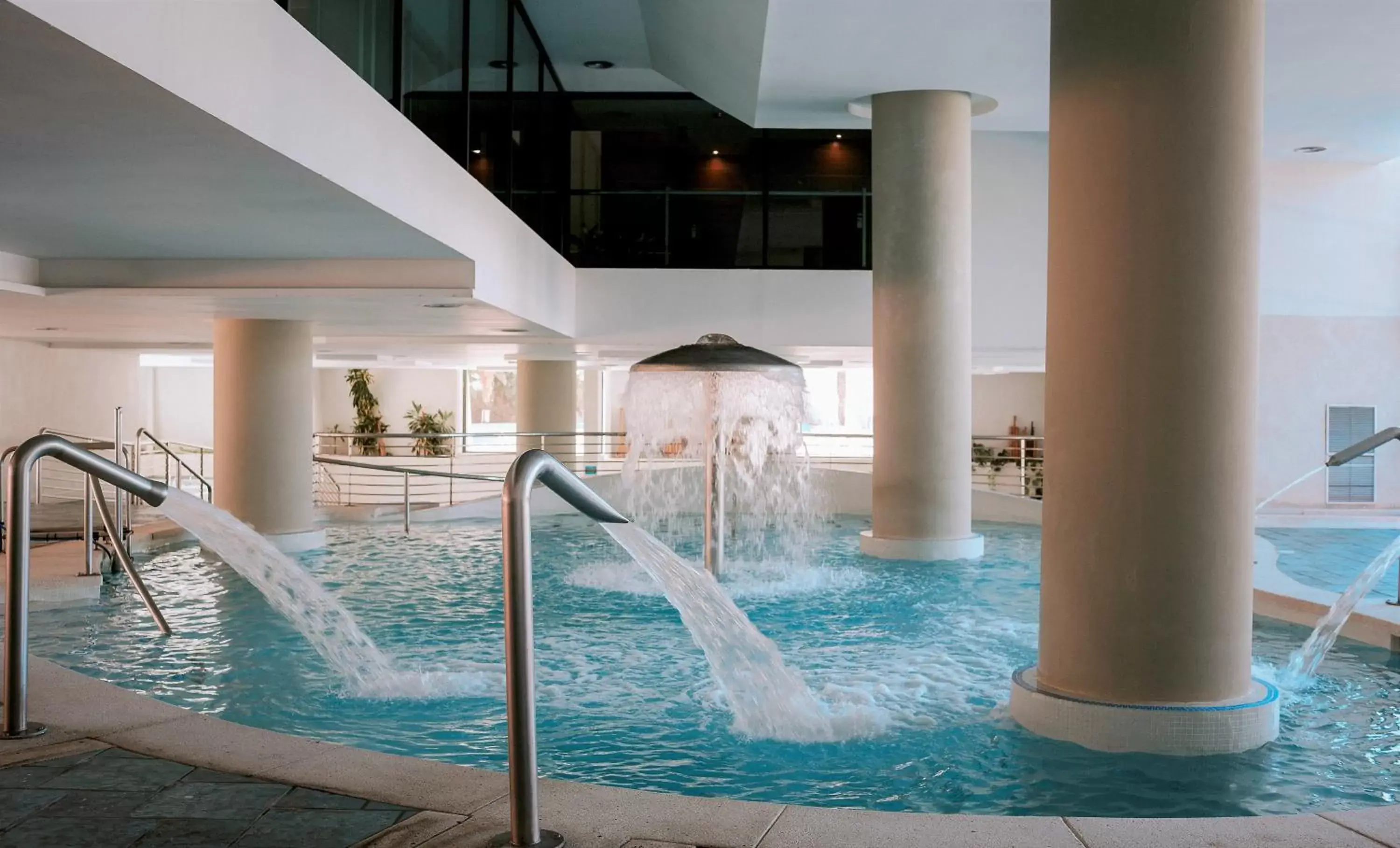 Swimming Pool in Hotel Deloix 4* Sup