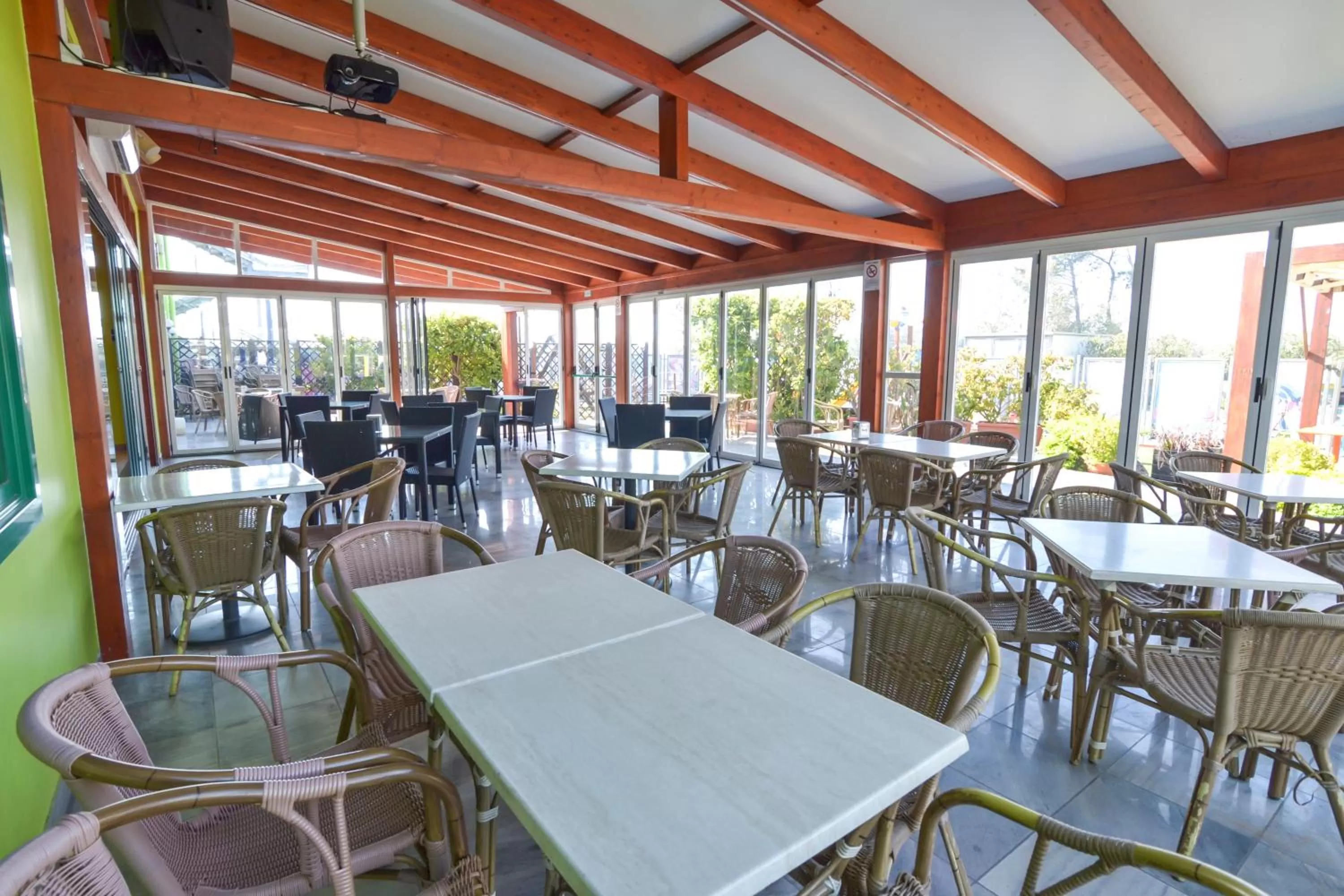 Dining area in Motel S.16