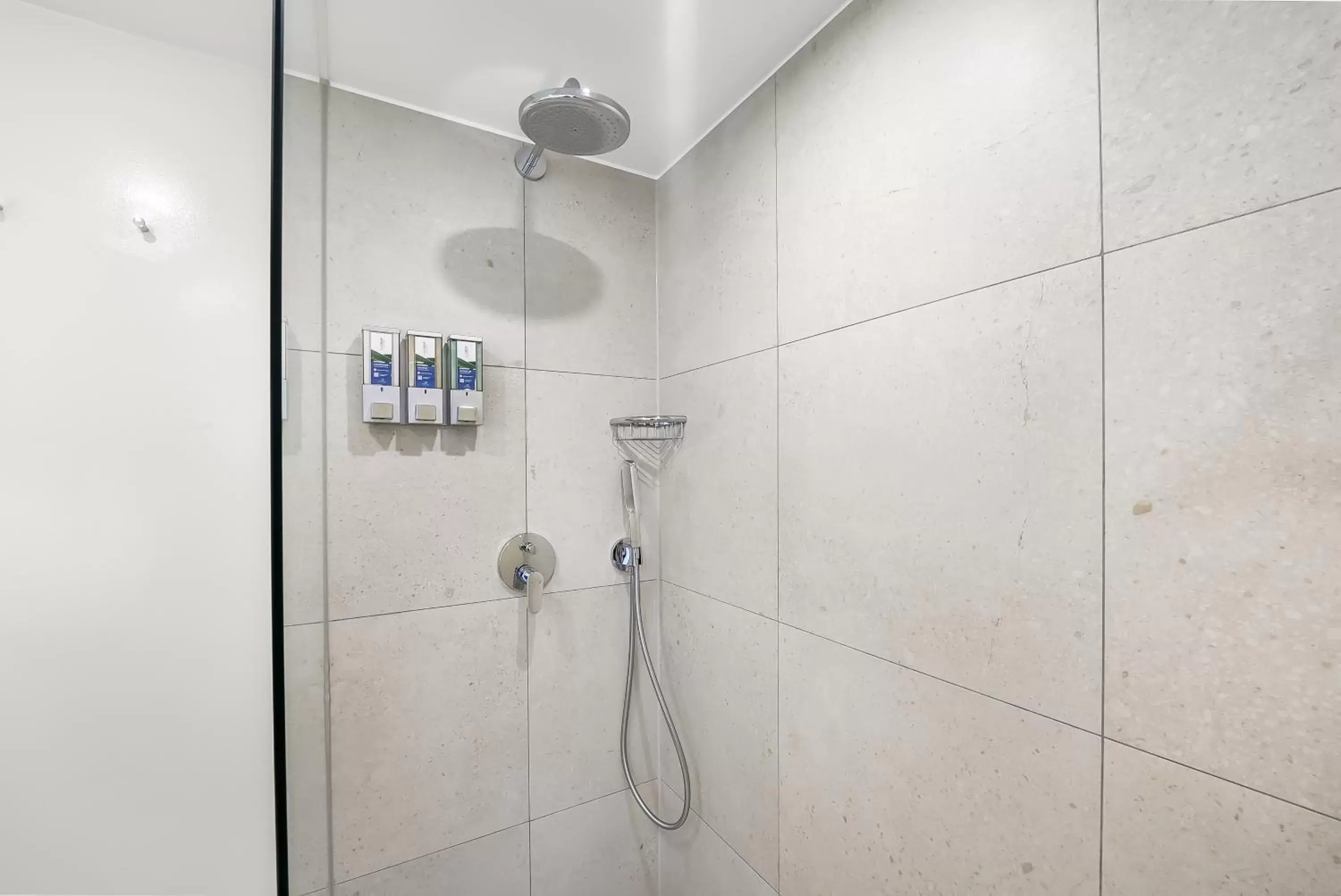 Shower, Bathroom in LionsDive Beach Resort